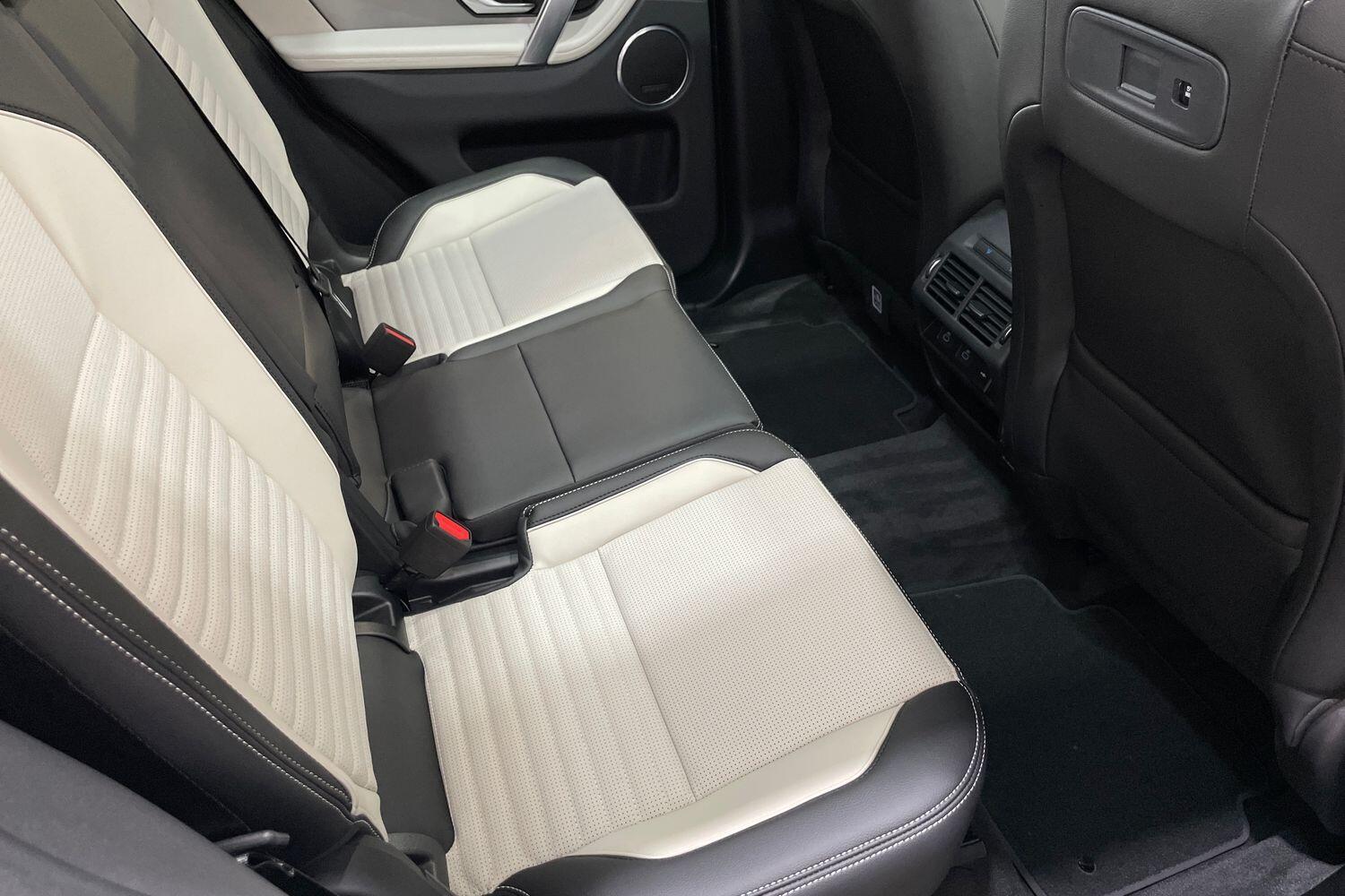 Land Rover Discovery Sport view 27