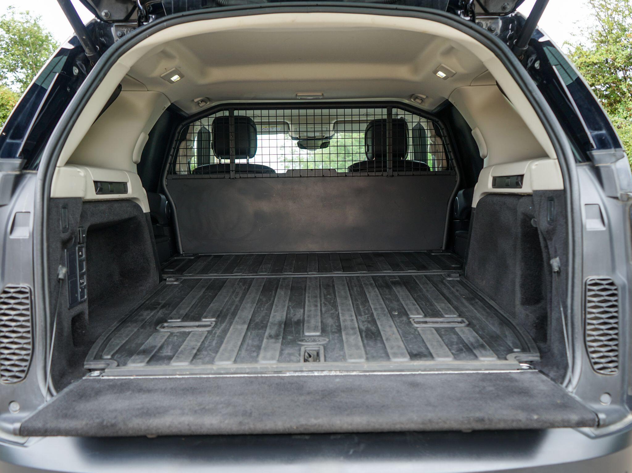 Land Rover Discovery 3 view 22