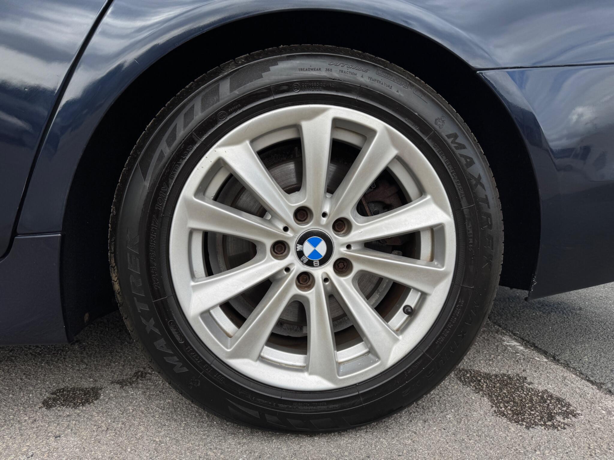 BMW 5 Series view 12