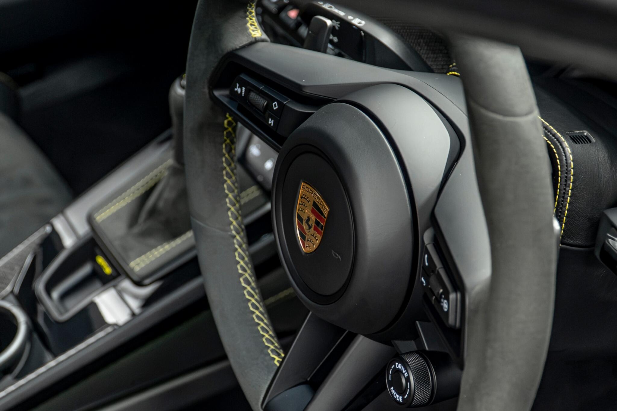 Porsche 911 view 36