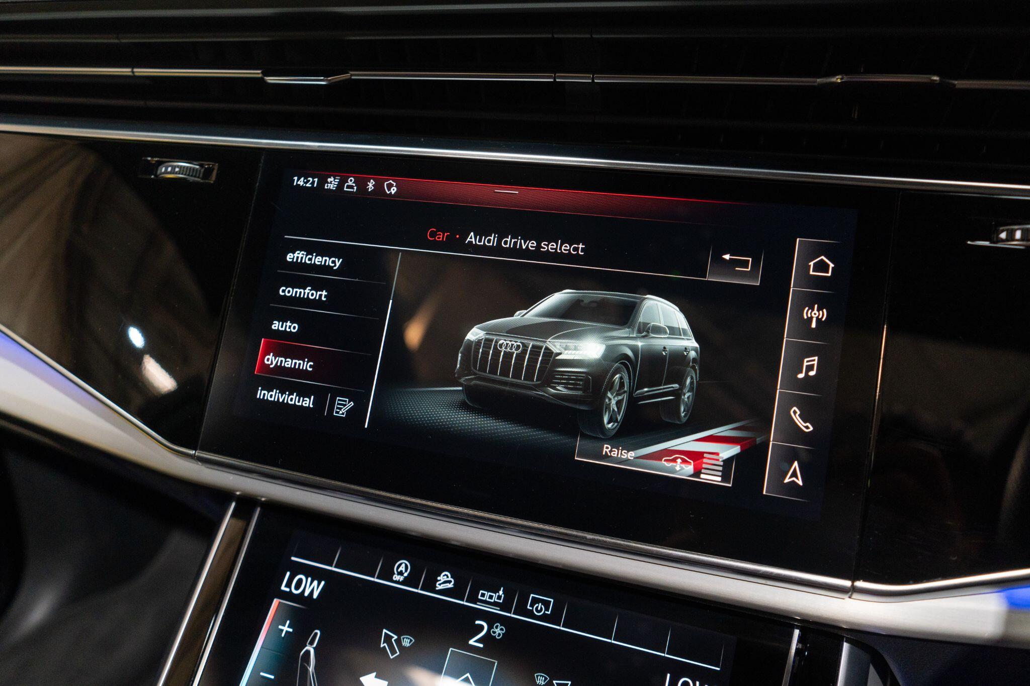 Audi SQ7 view 23