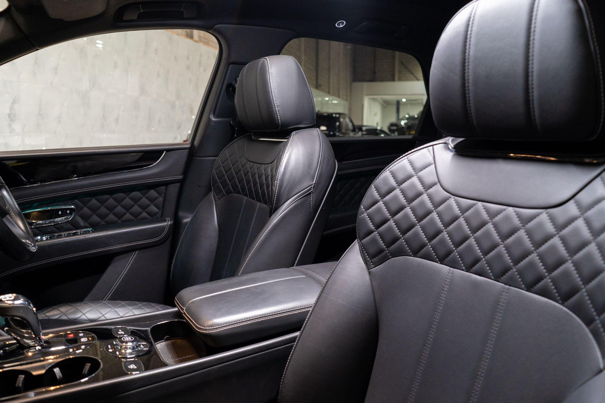 Bentley Bentayga view 35