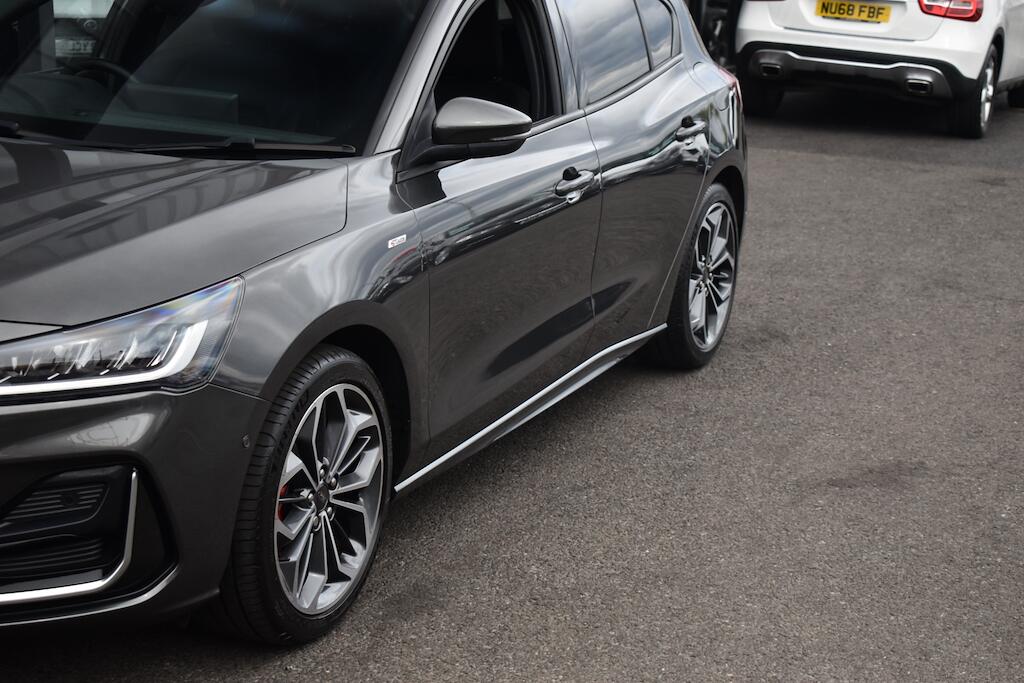 Ford Focus view 22