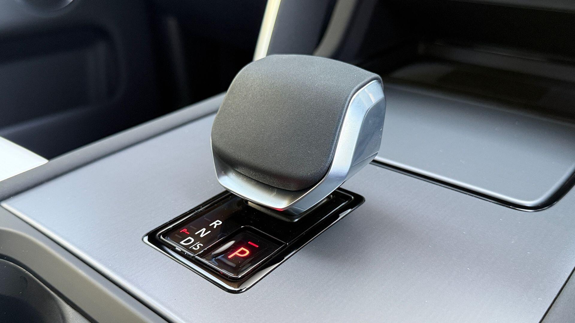 Land Rover Discovery Sport view 21