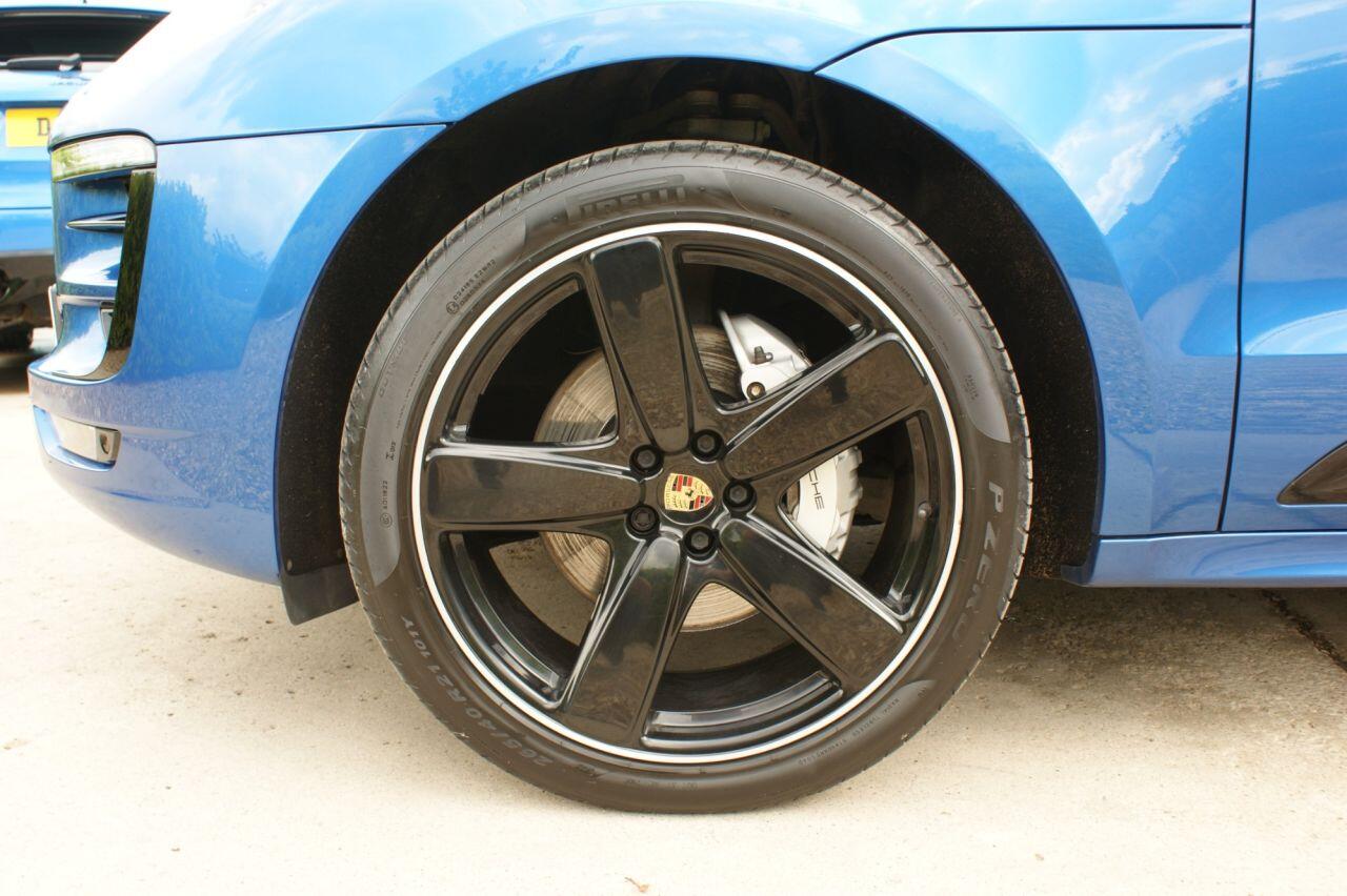 Porsche Macan view 23
