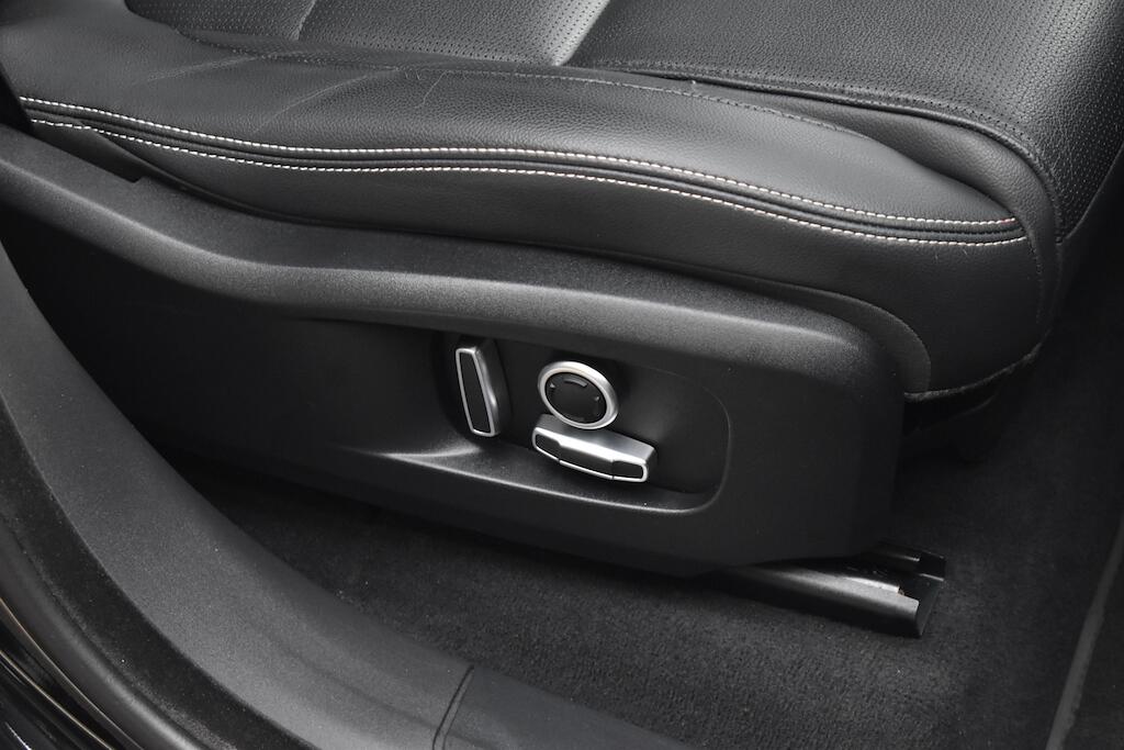 Jaguar F-Pace view 27
