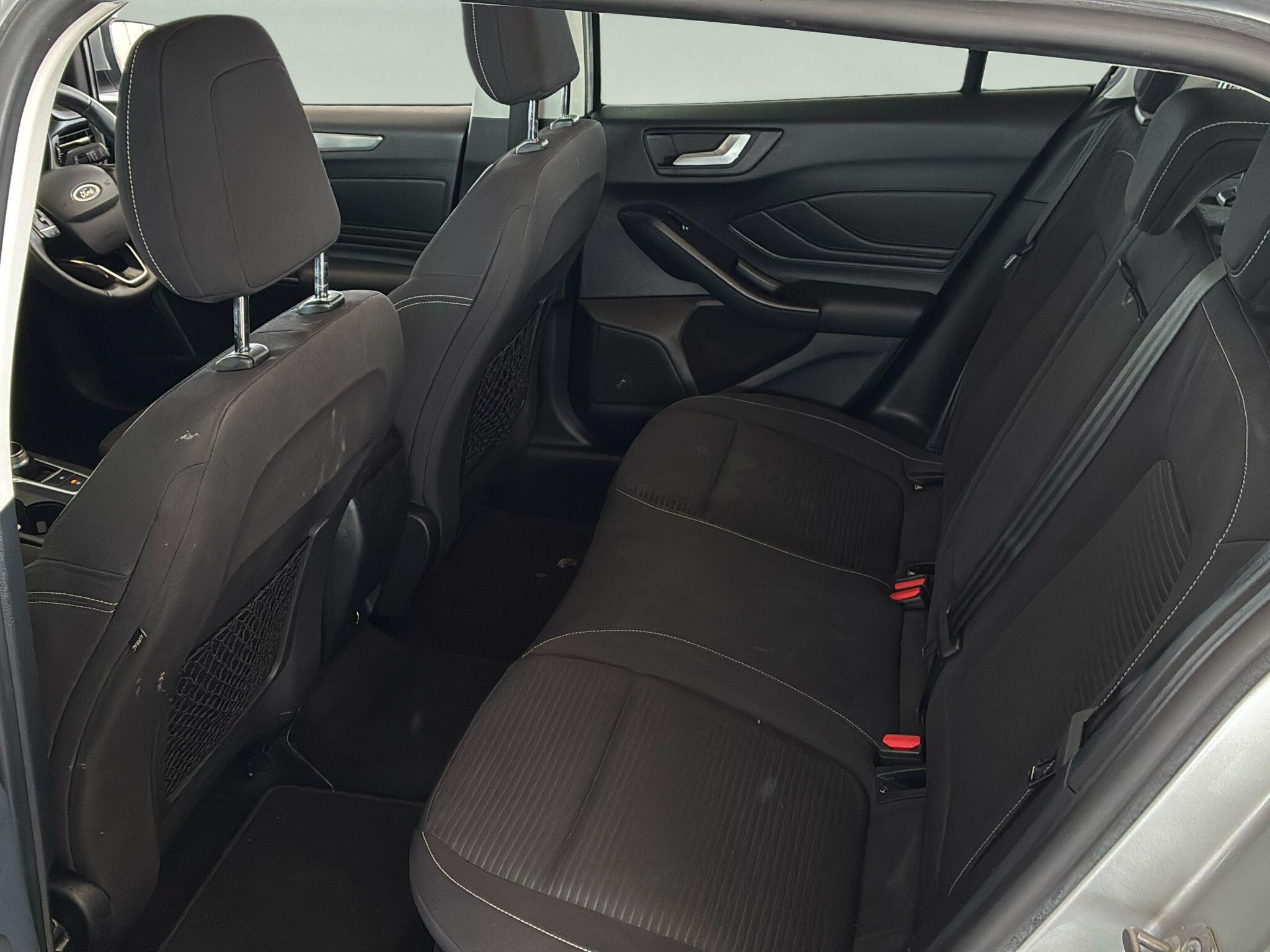 Ford Focus view 8