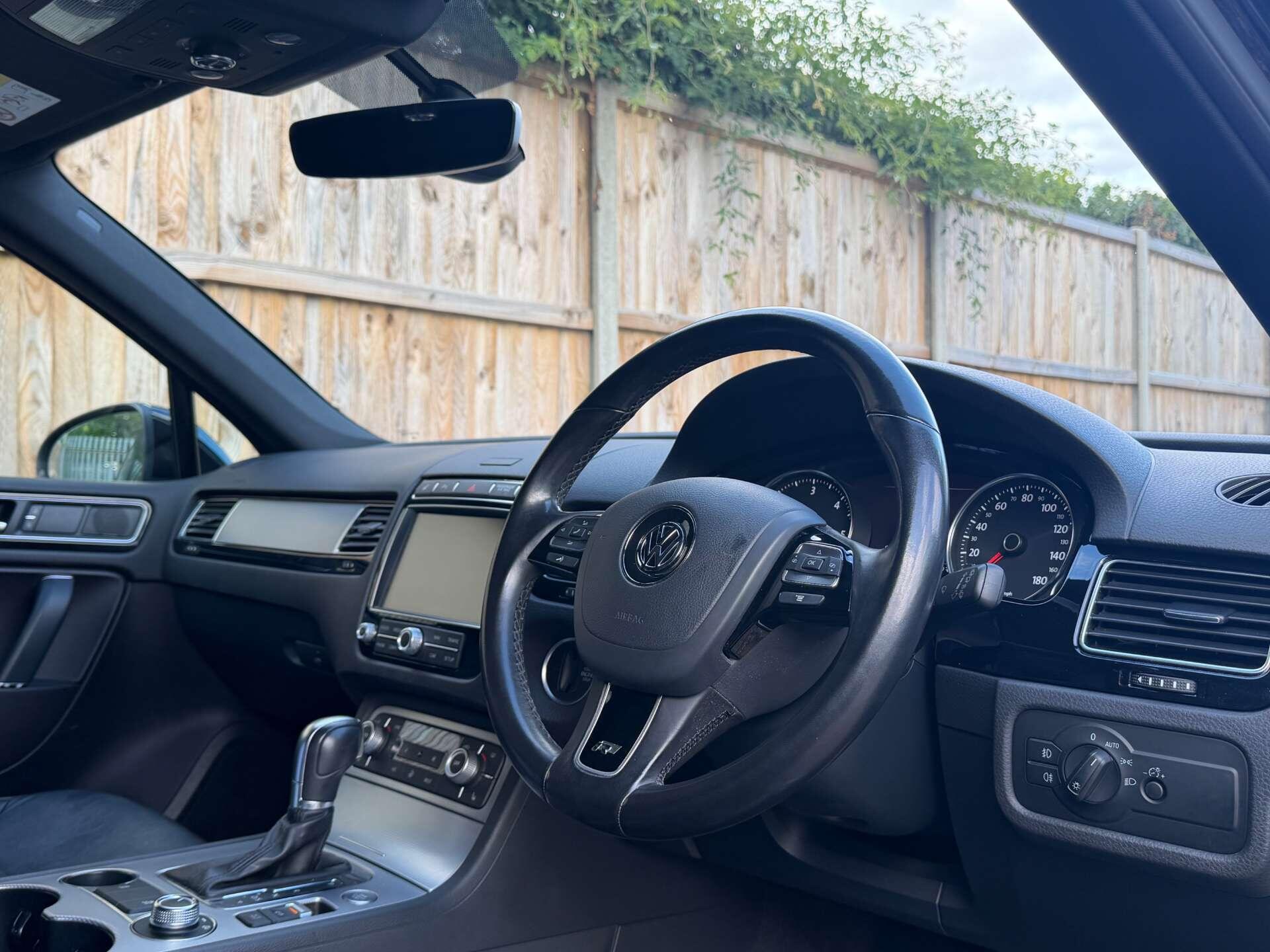 Volkswagen Touareg view 21