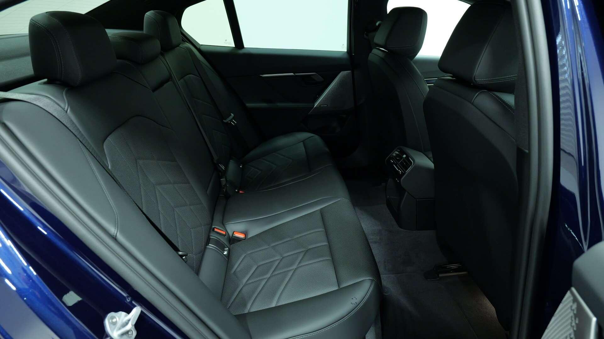 BMW 5 Series view 12