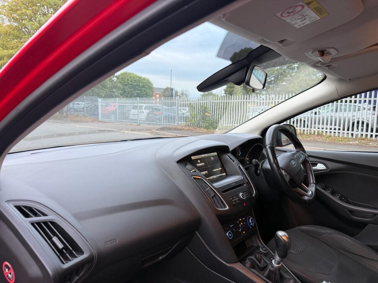 Ford Focus view 10