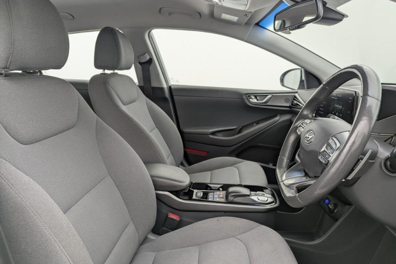 Hyundai Ioniq view 3