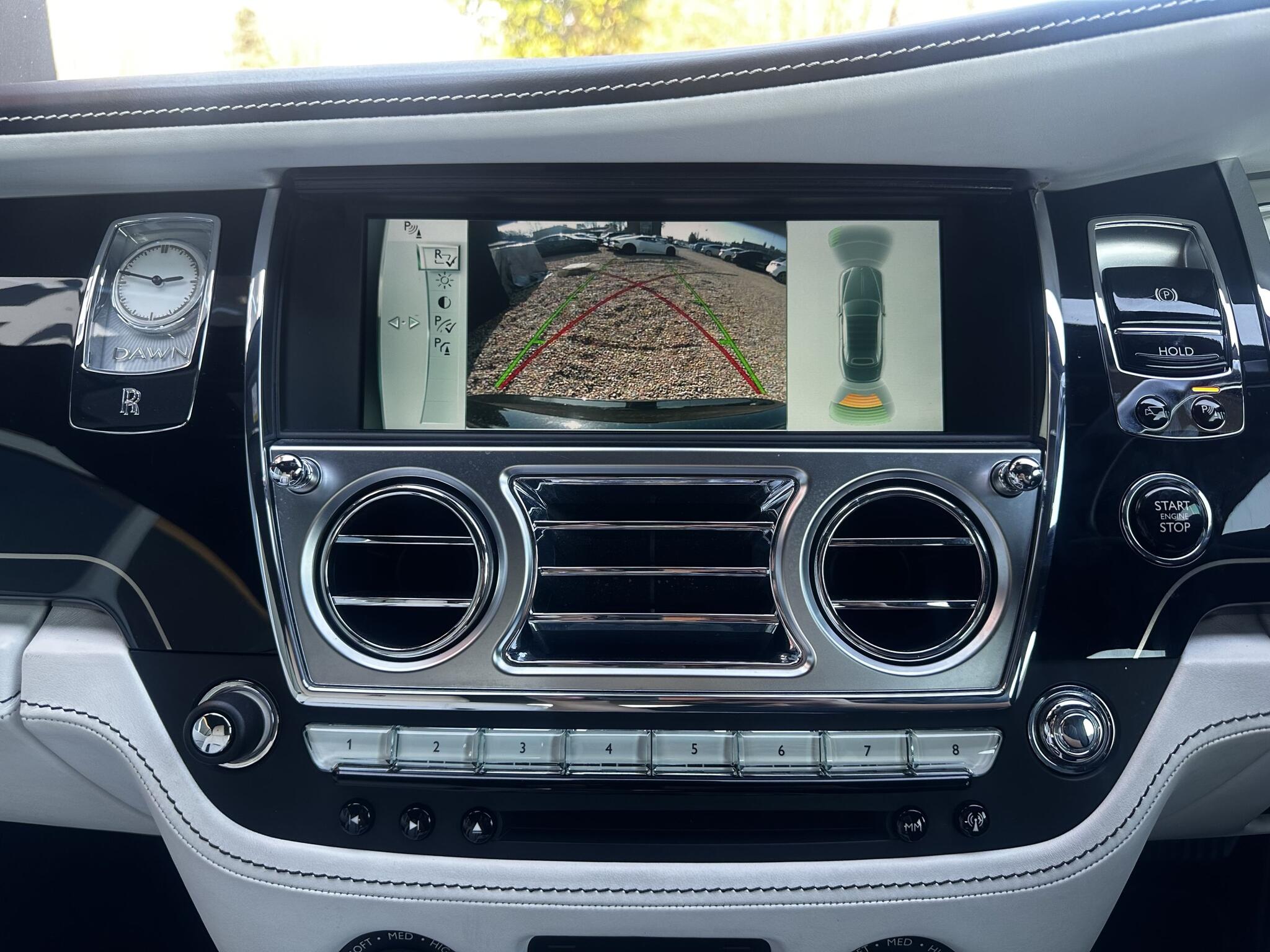 Rolls-Royce Dawn view 22