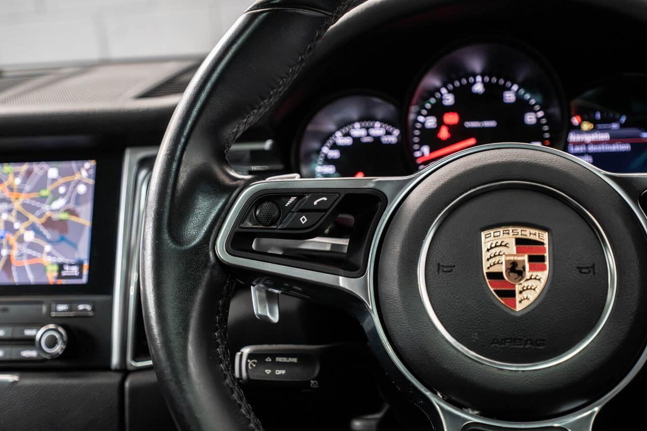 Porsche Macan view 28