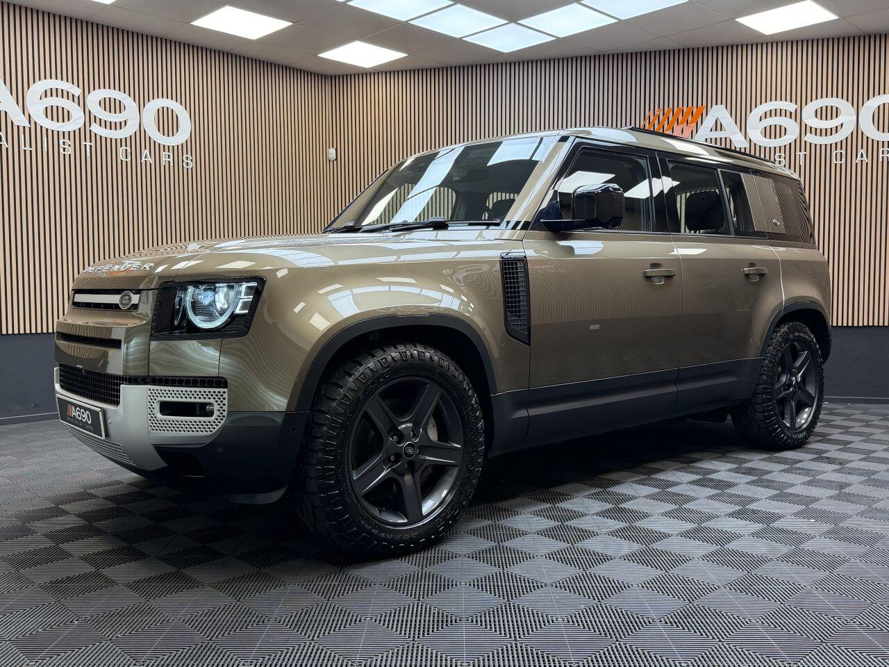 Land Rover Defender 110 view 13