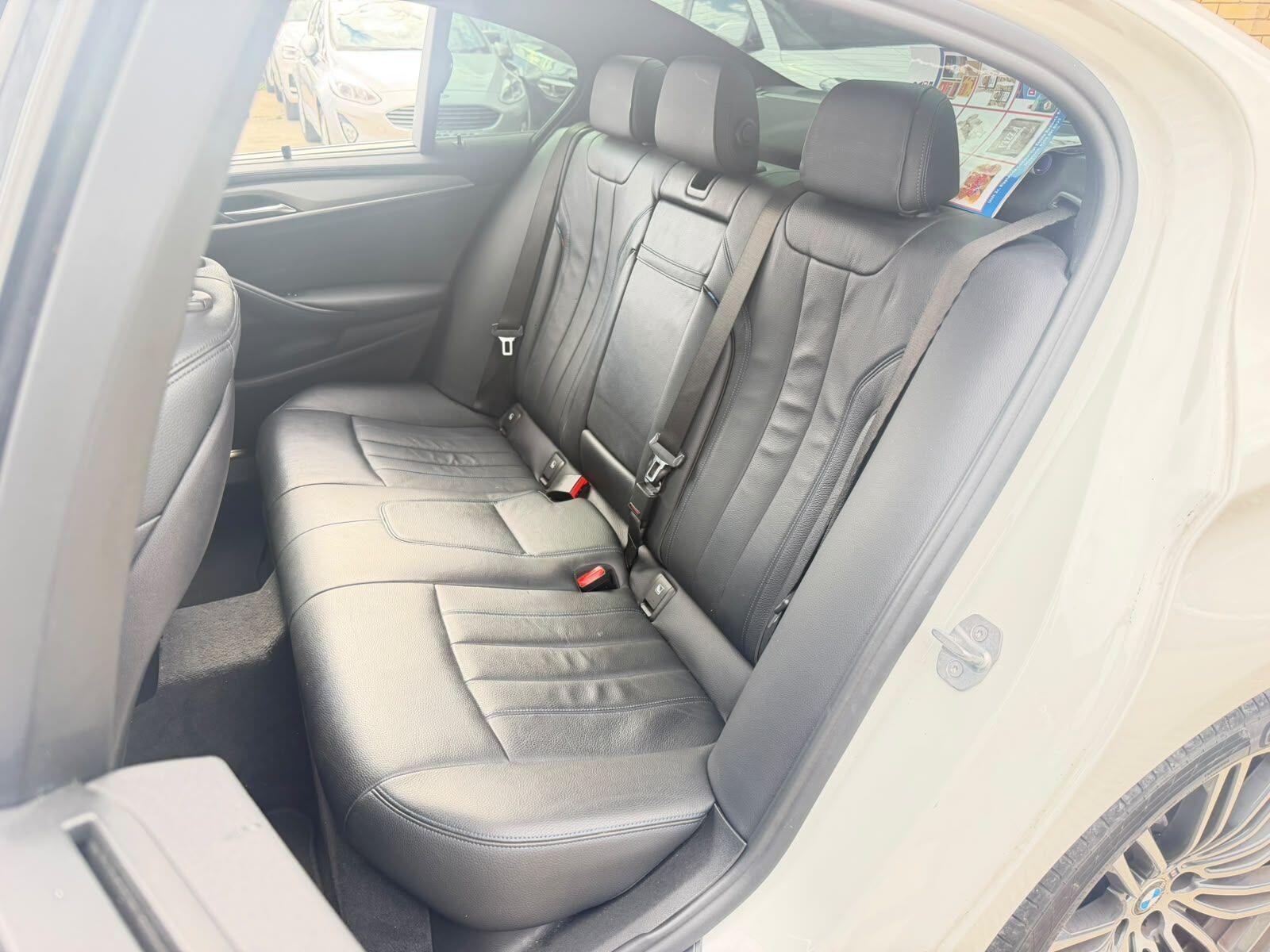 BMW 5 Series view 18
