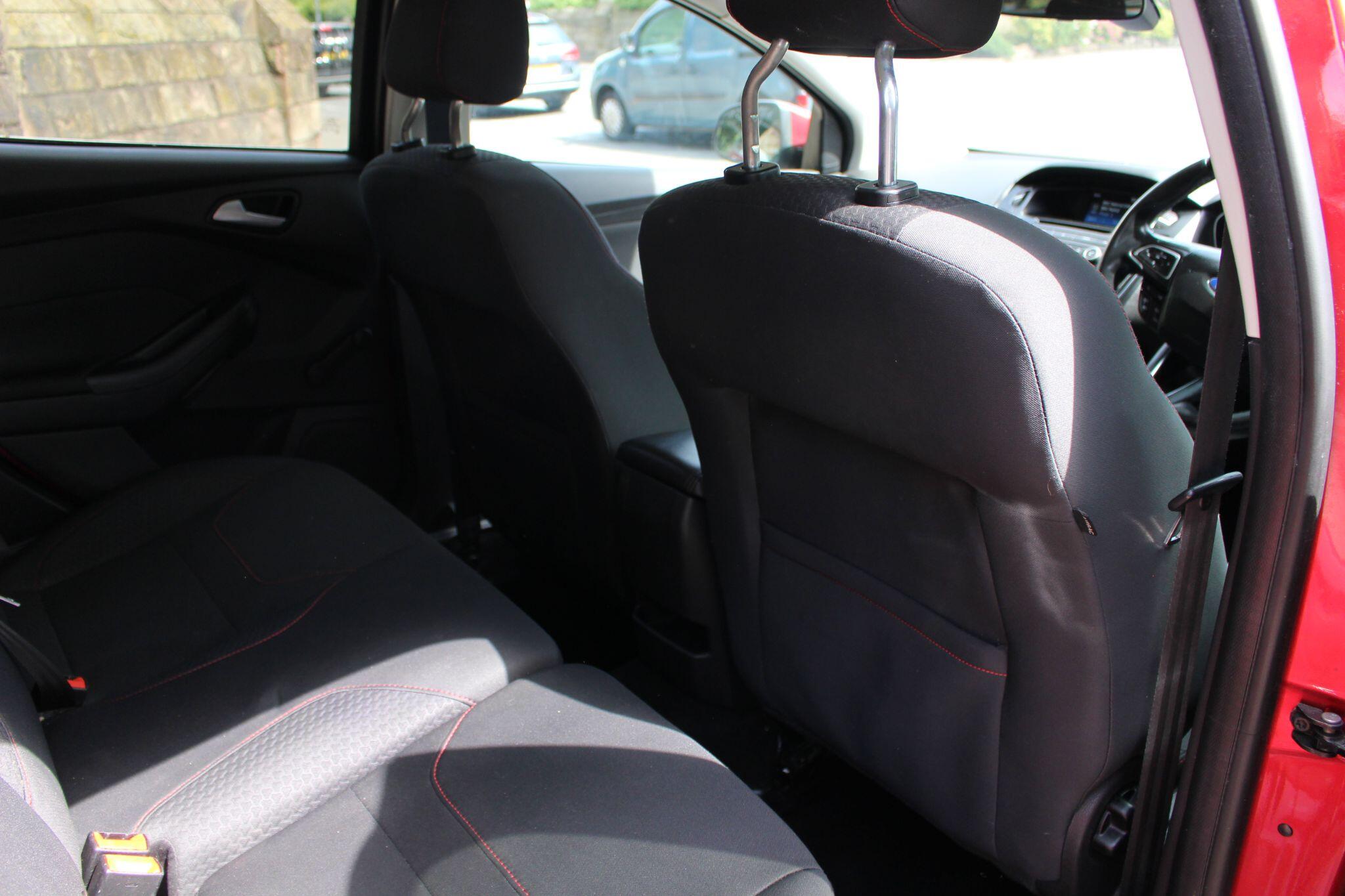 Ford Focus view 21