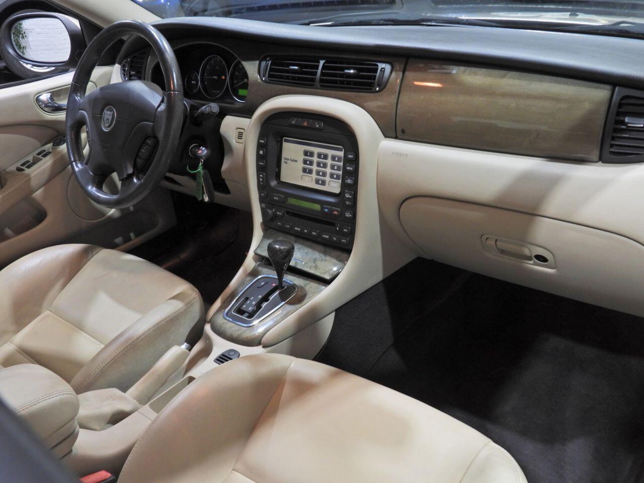 Jaguar X-Type view 8