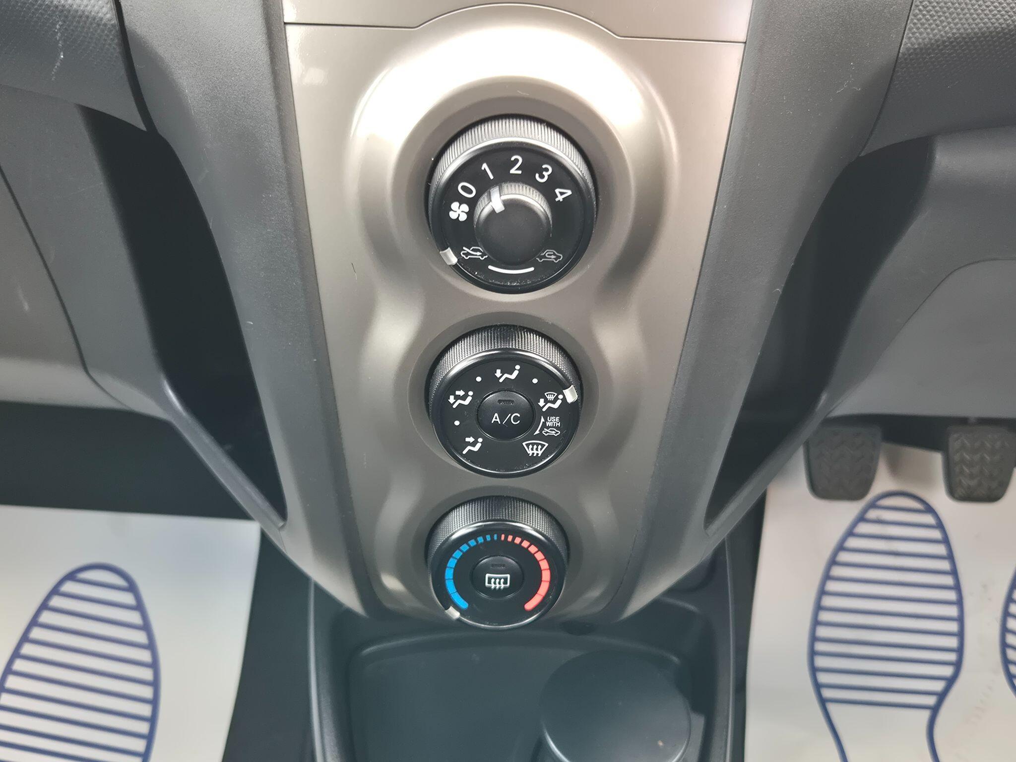 Toyota Yaris view 16