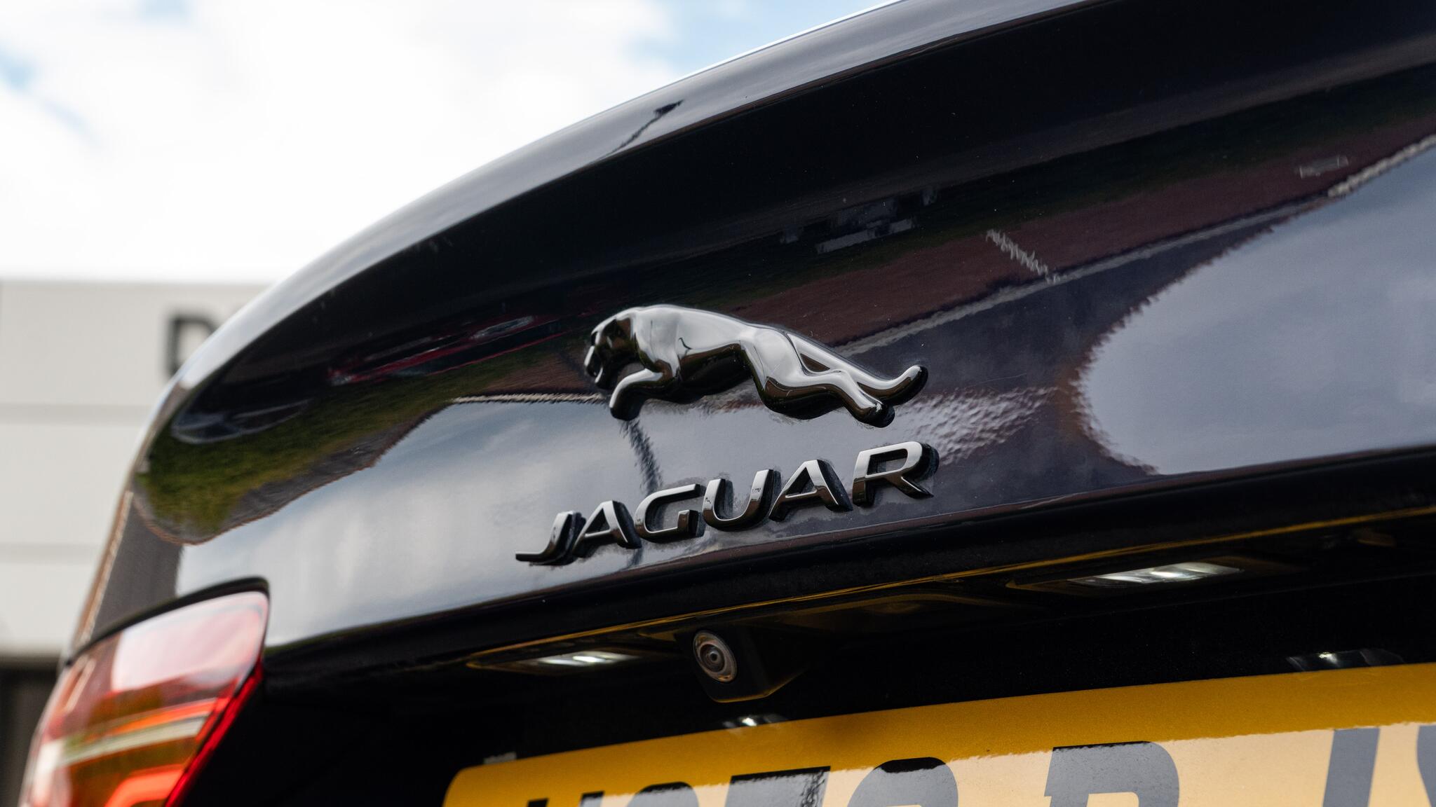 Jaguar Xe view 99