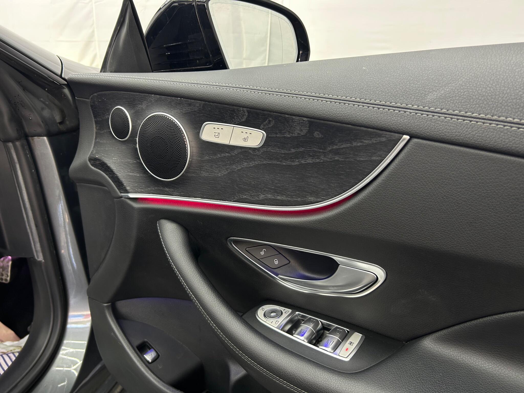 Mercedes-Benz E Class view 29