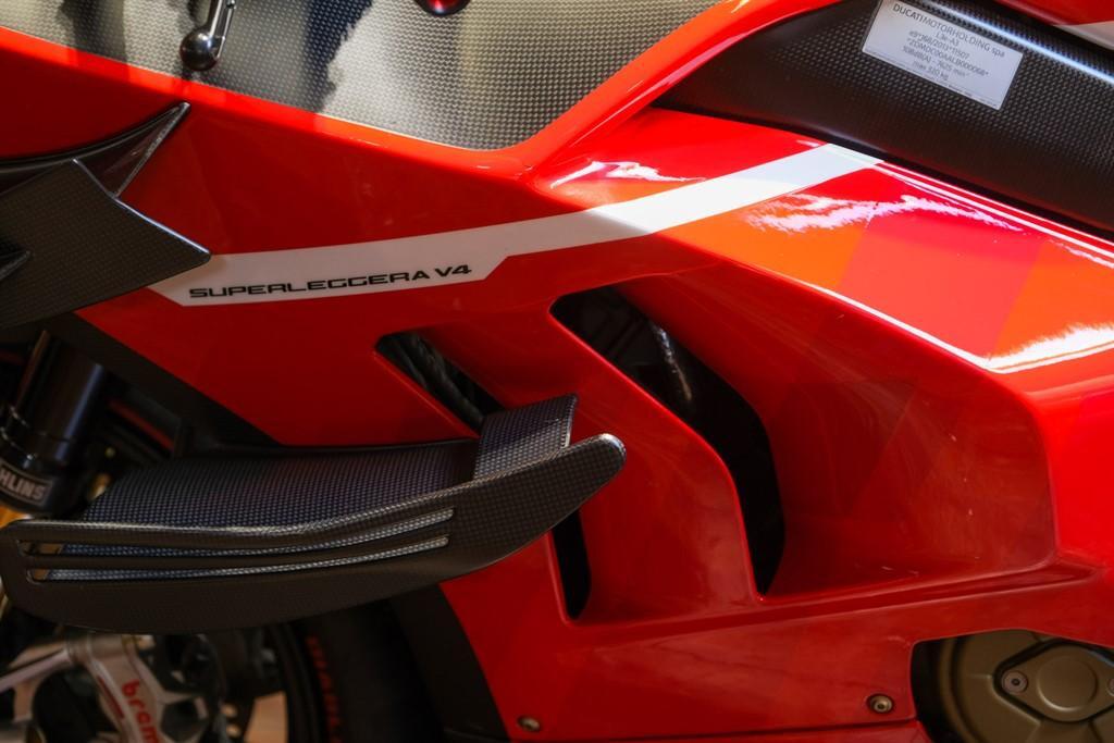 Ducati Superleggera V4 view 25