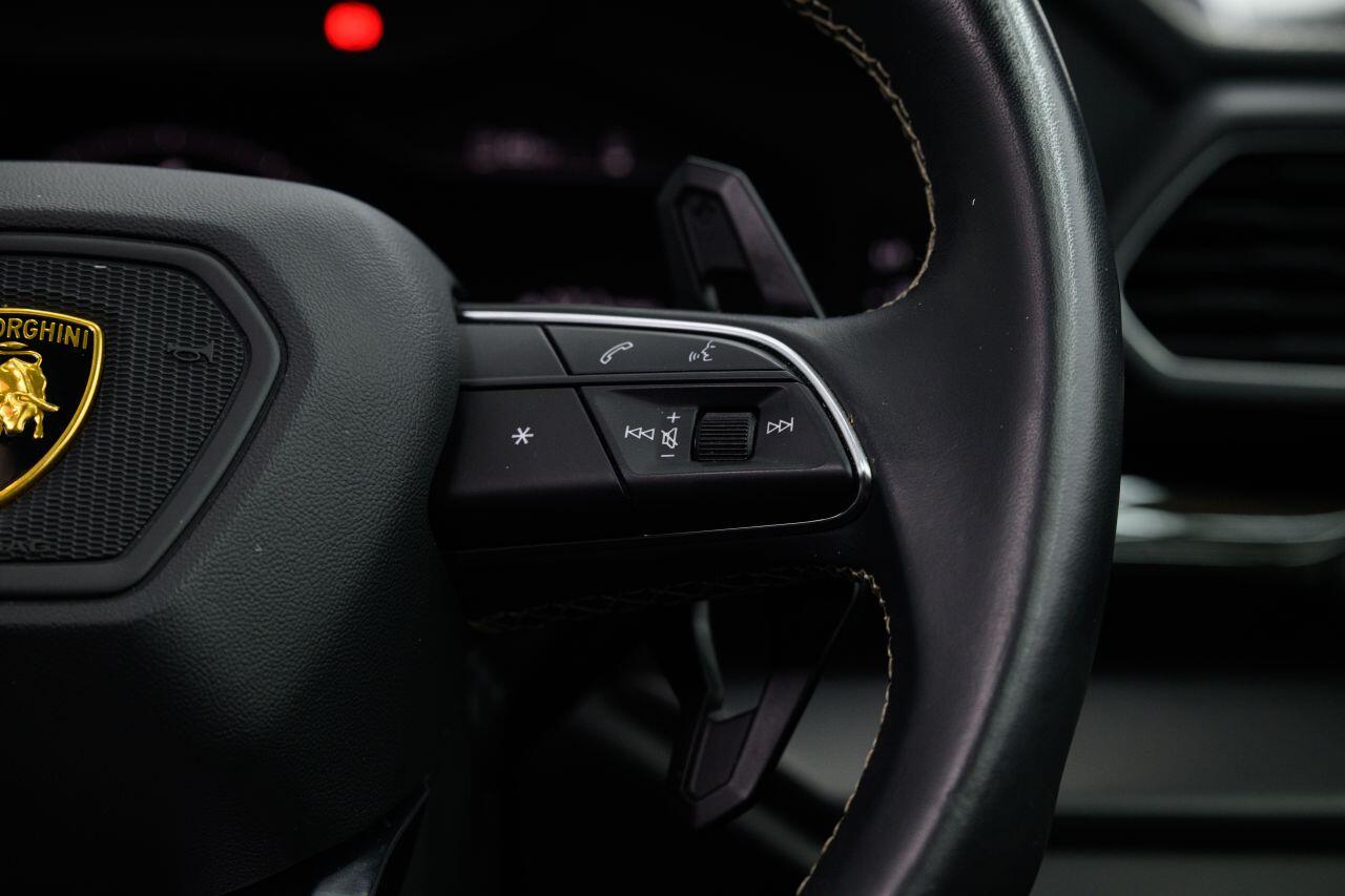 Lamborghini Urus view 37