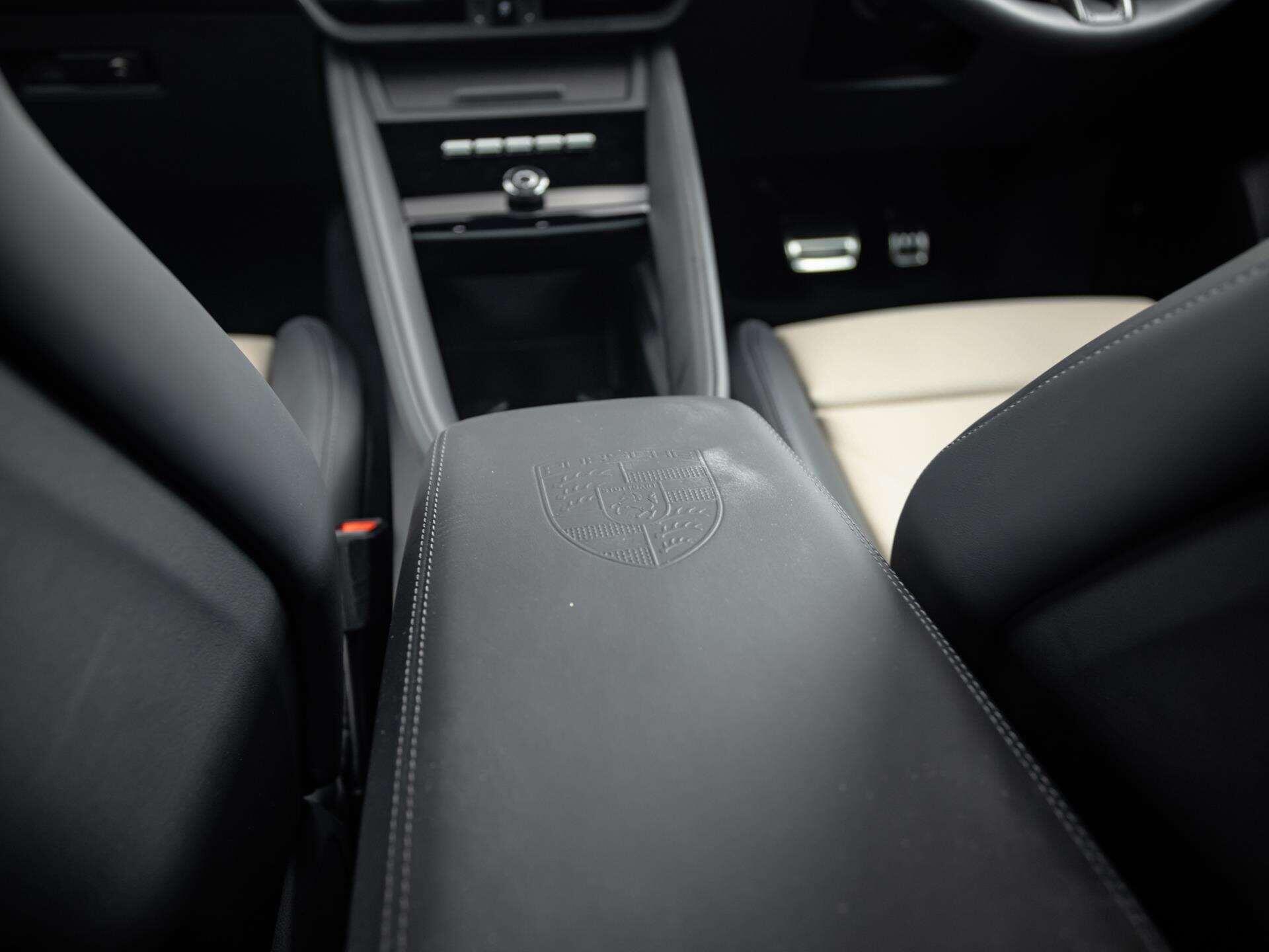Porsche Macan view 25