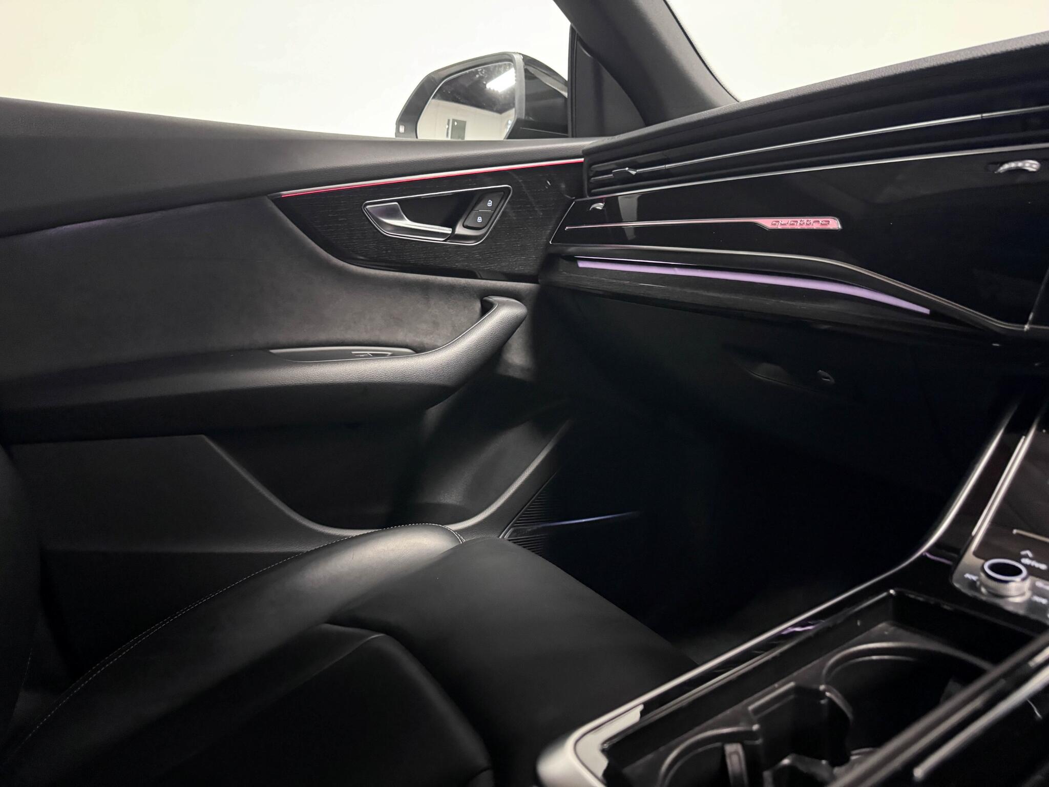 Audi Q8 view 35
