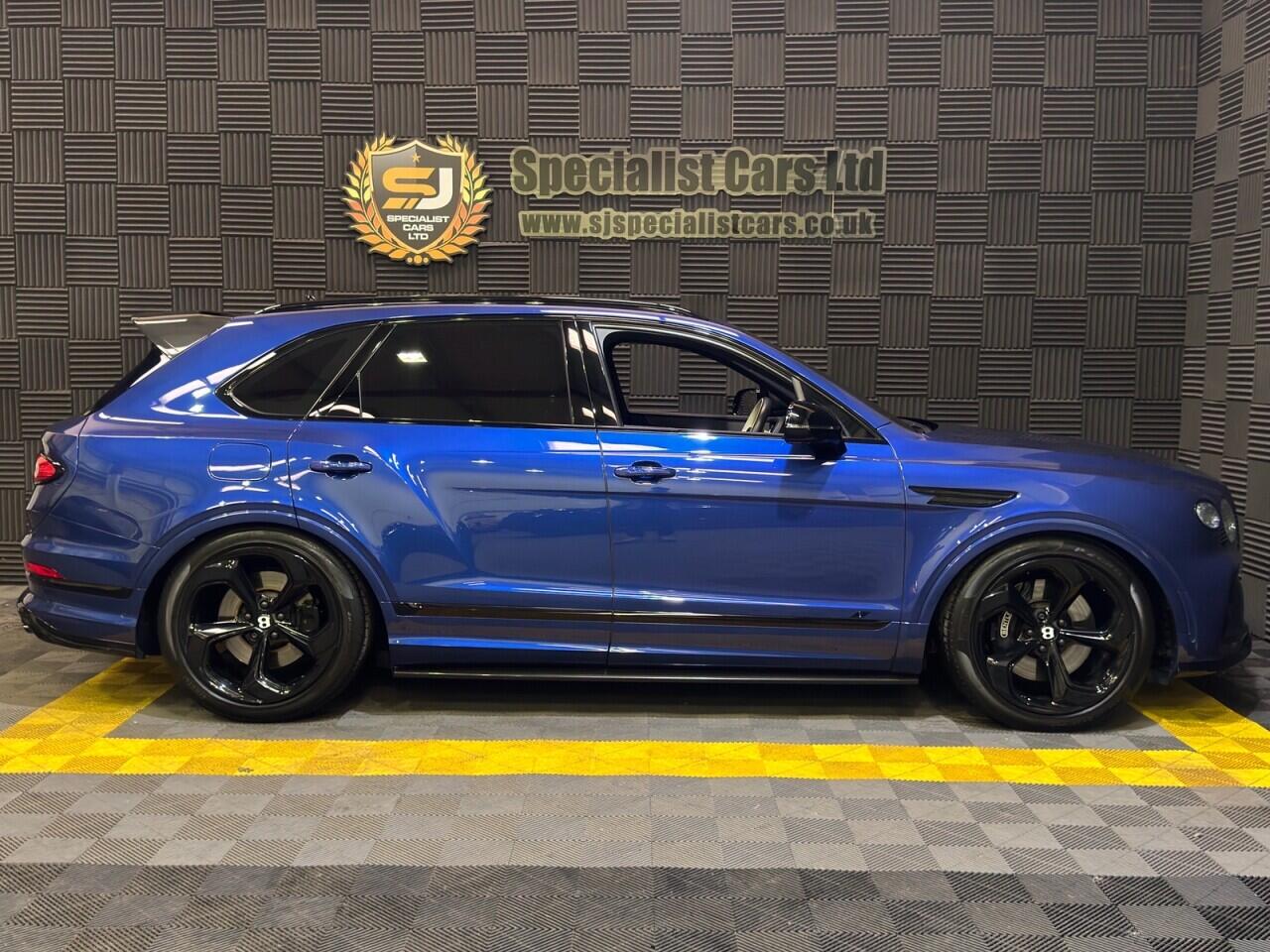 Bentley Bentayga view 4