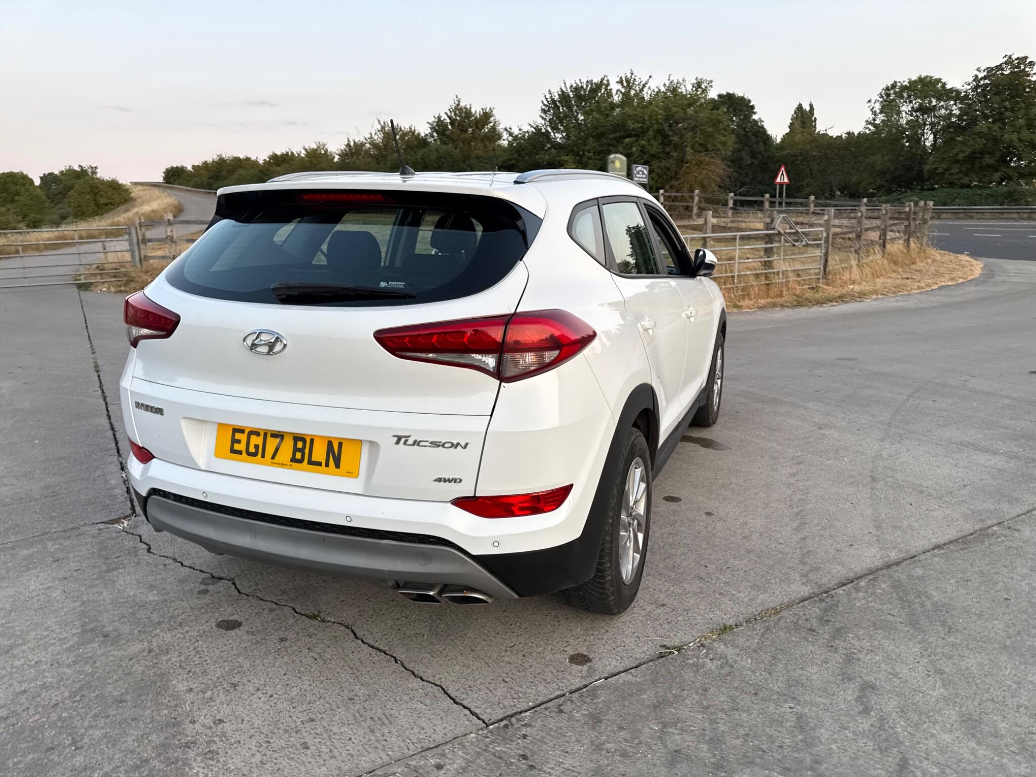 Hyundai TUCSON 2.0 CRDi Premium SE 4WD Euro 6 5dr — photo 32 of 102