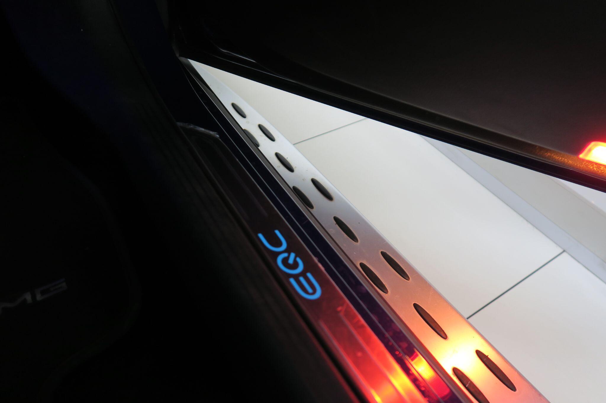 Mercedes-Benz EQC view 19