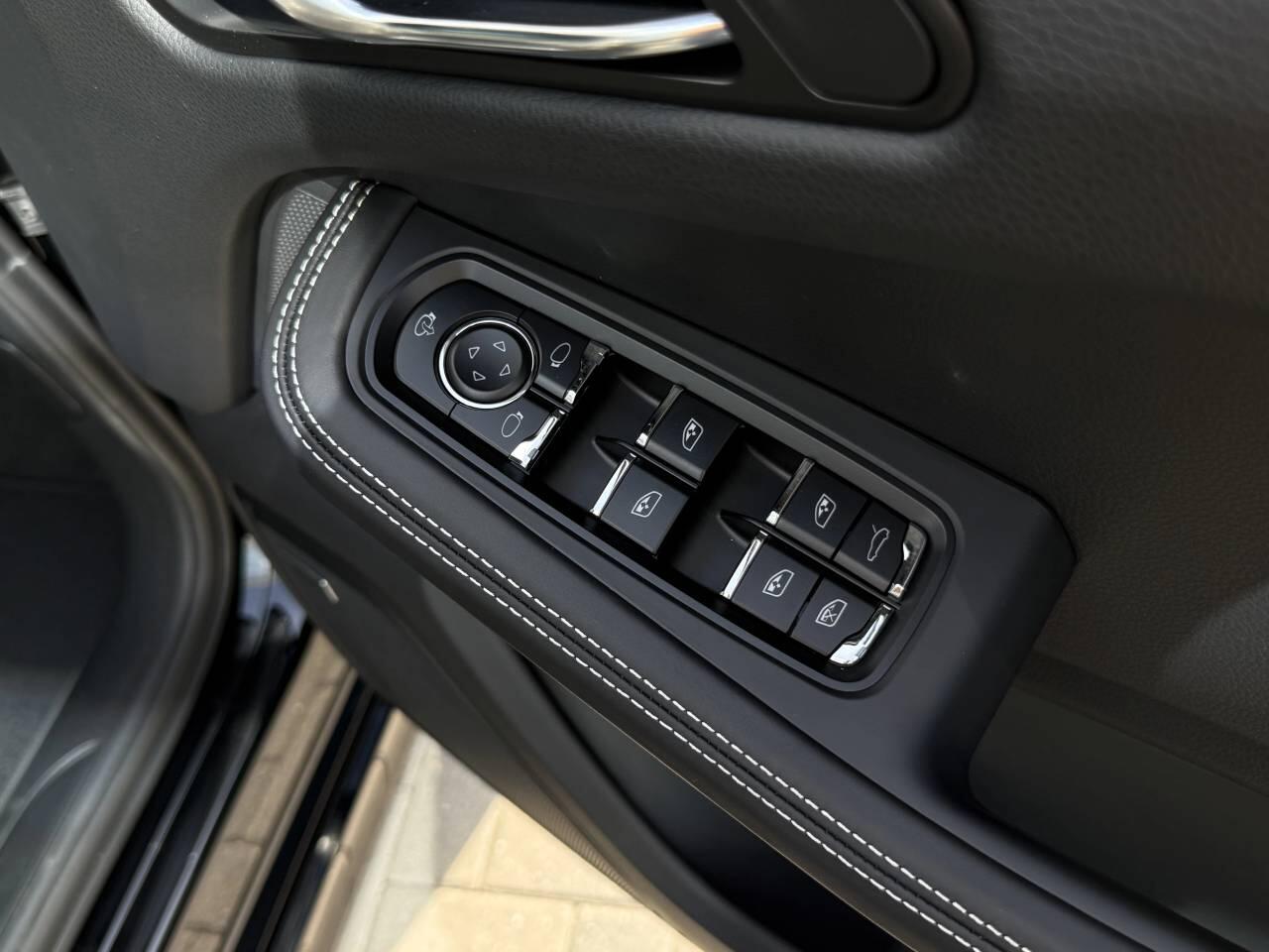 Porsche Macan view 37