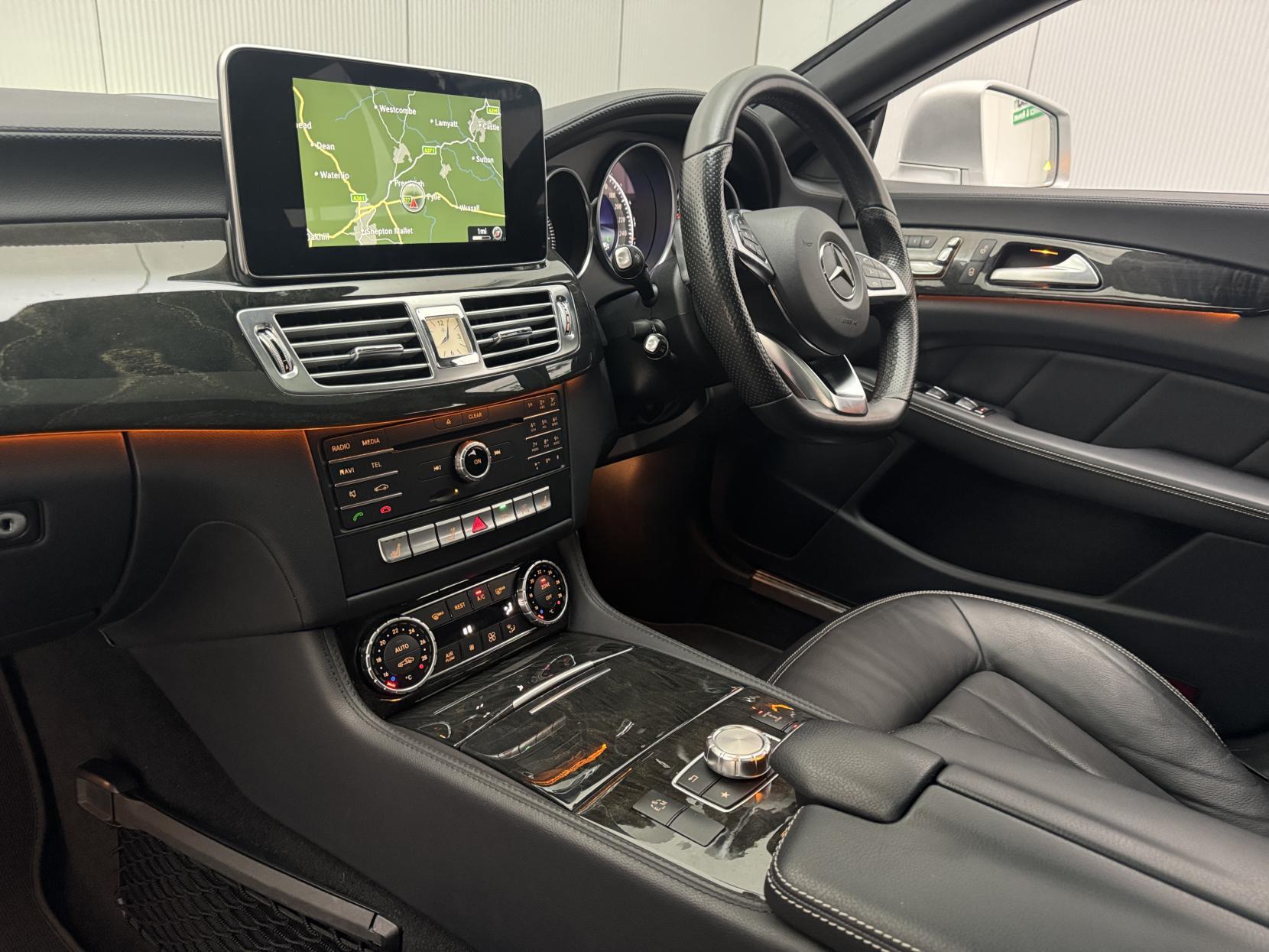 Mercedes-Benz CLS view 57