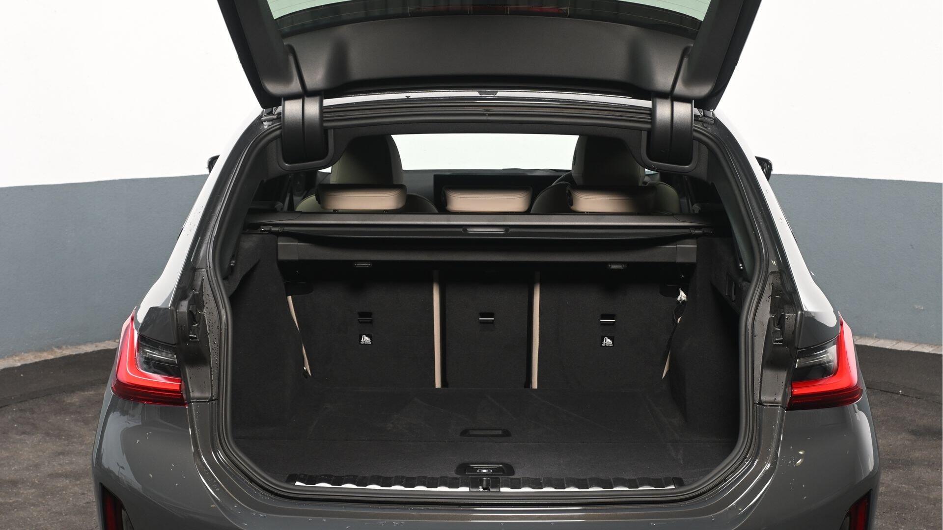 BMW 3 Series view 13