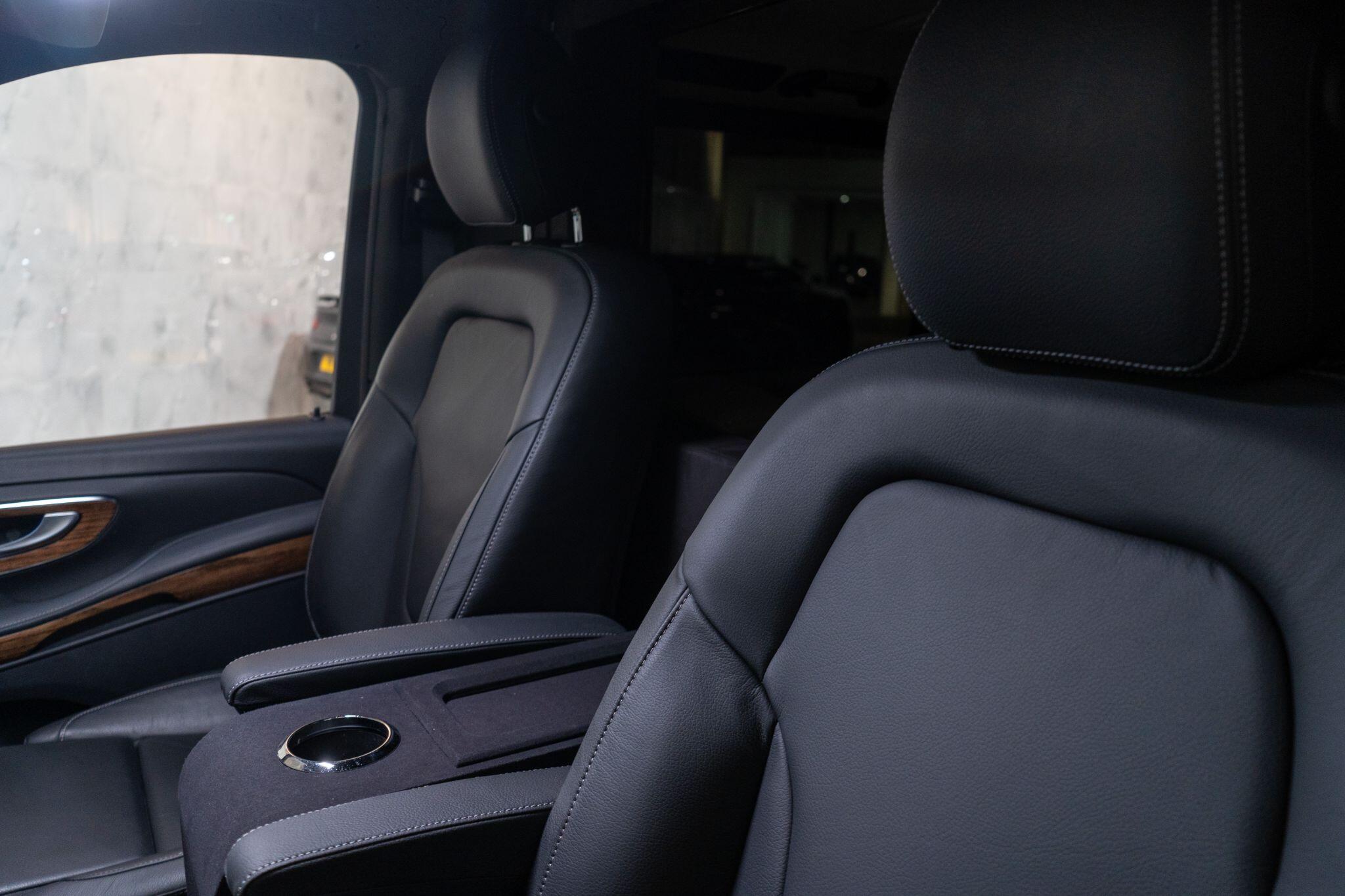 Mercedes-Benz V-Class view 14