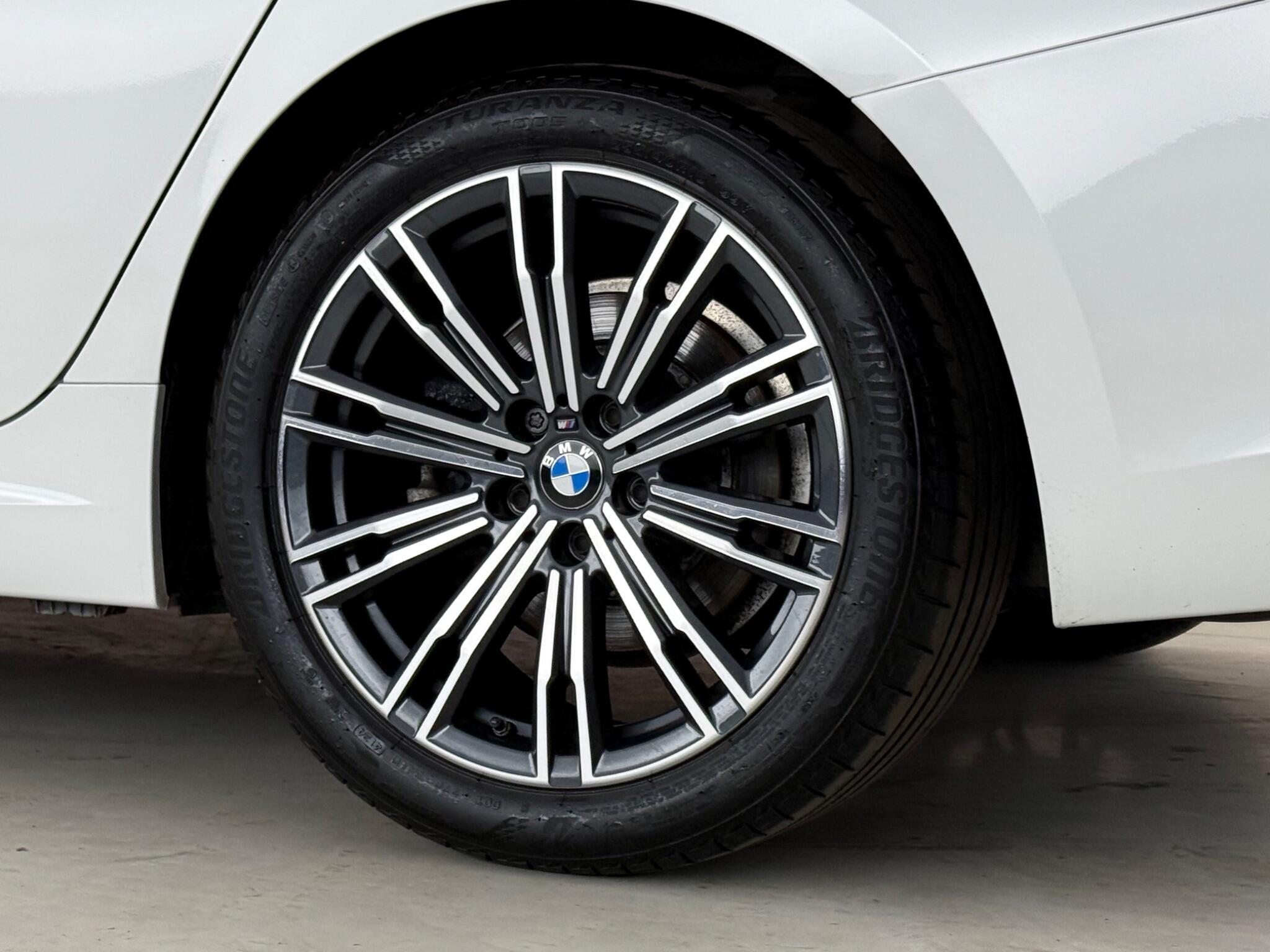BMW 3 Series view 12