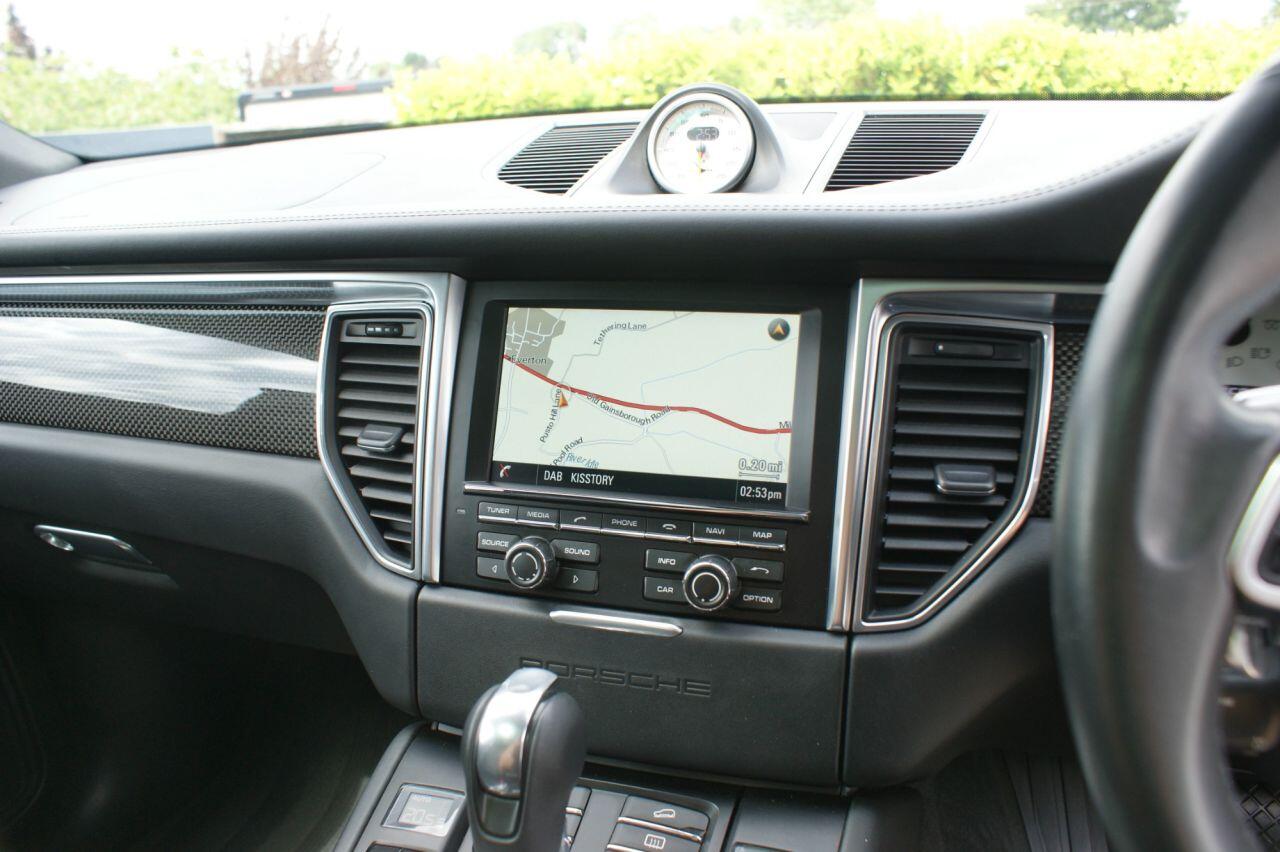 Porsche Macan view 63