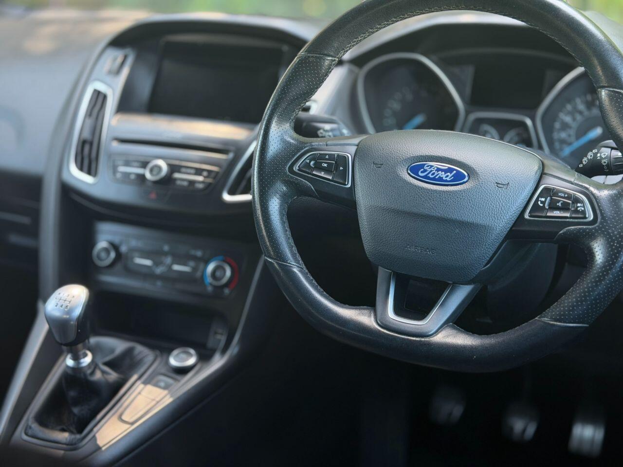 Ford Focus view 21