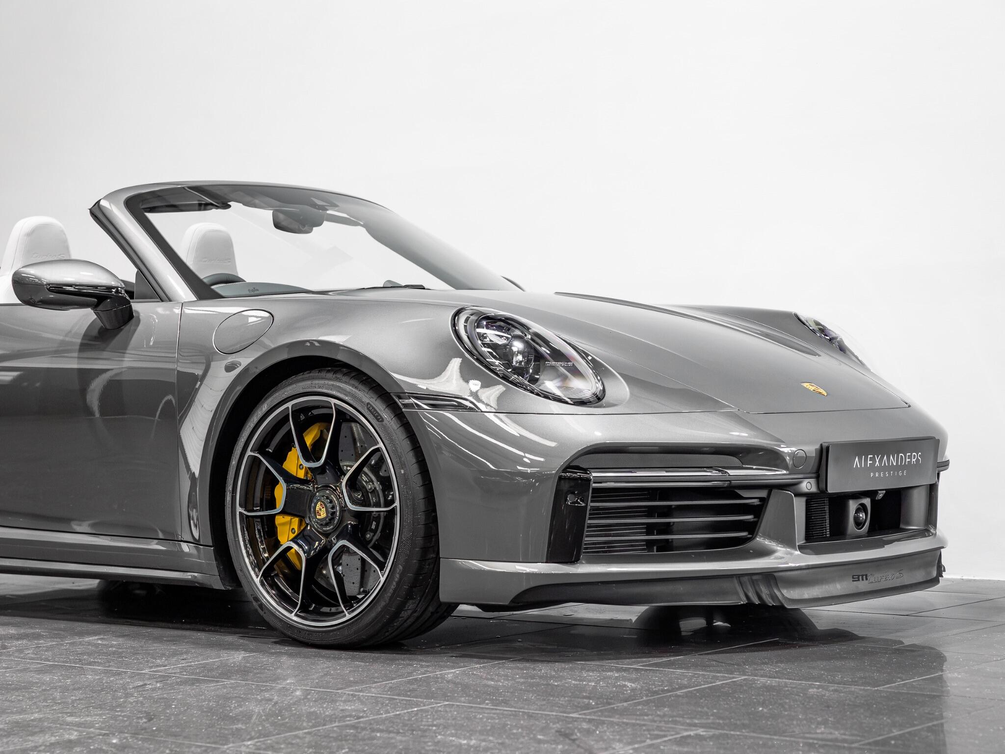 Porsche 911 view 12