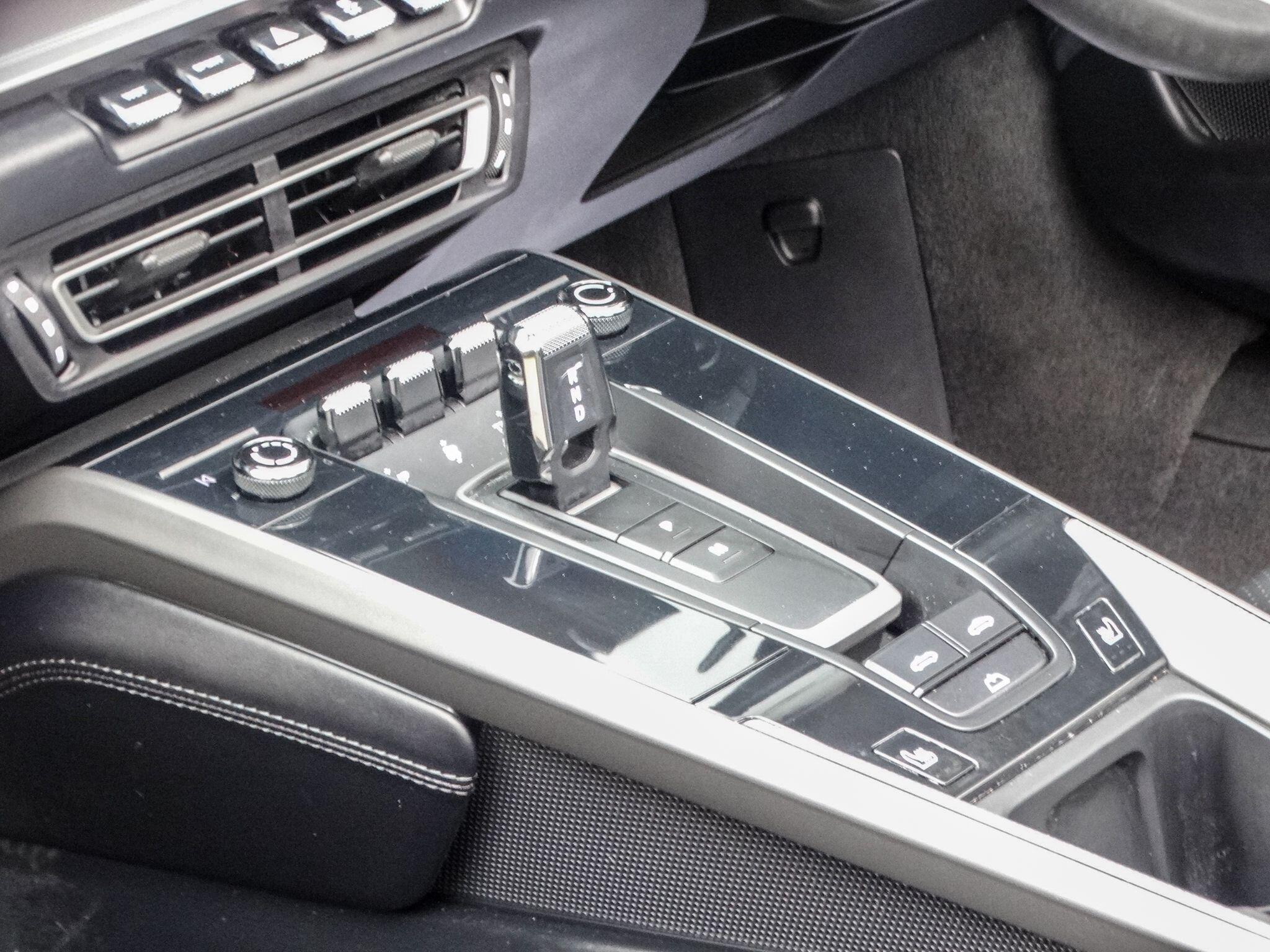 Porsche 911 view 16
