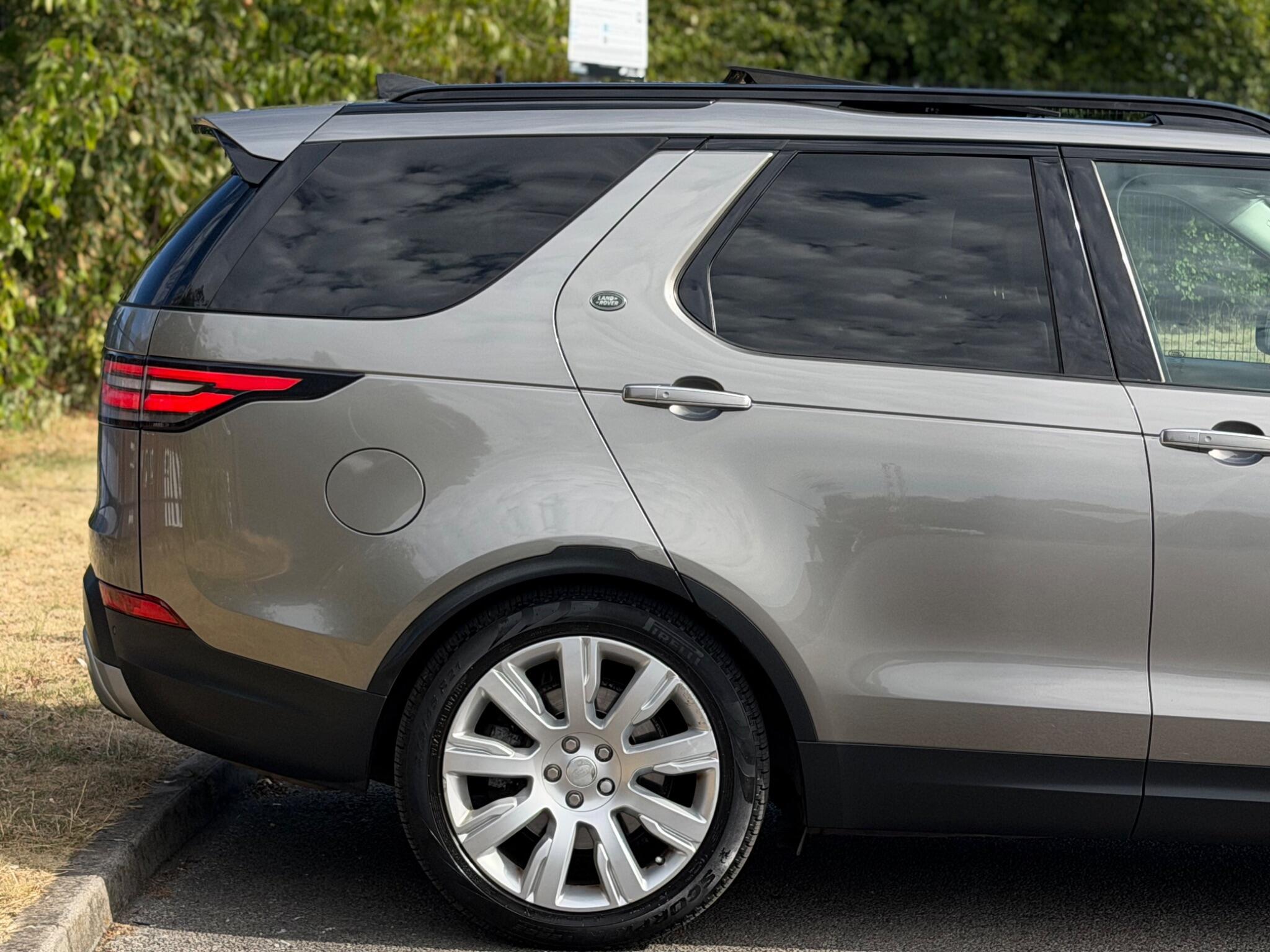 Land Rover Discovery view 30