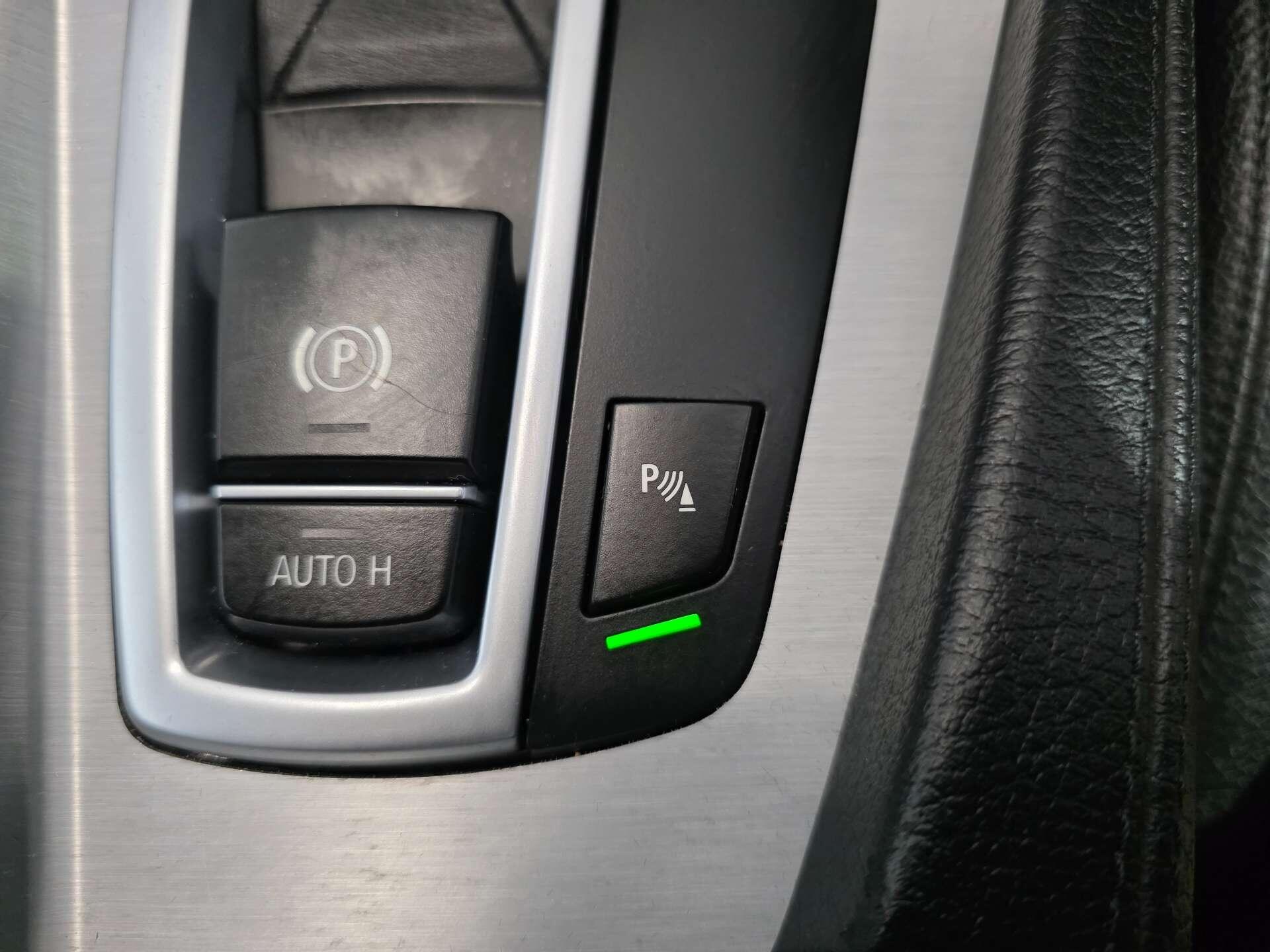 BMW 5 Series view 28