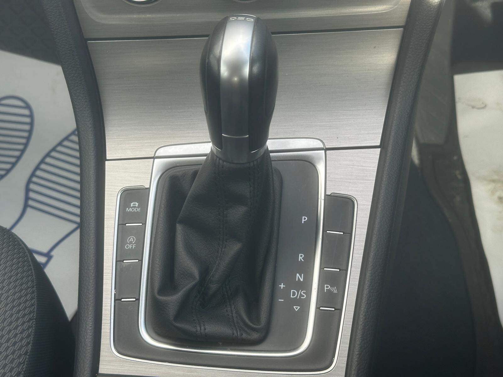 Volkswagen Golf view 18