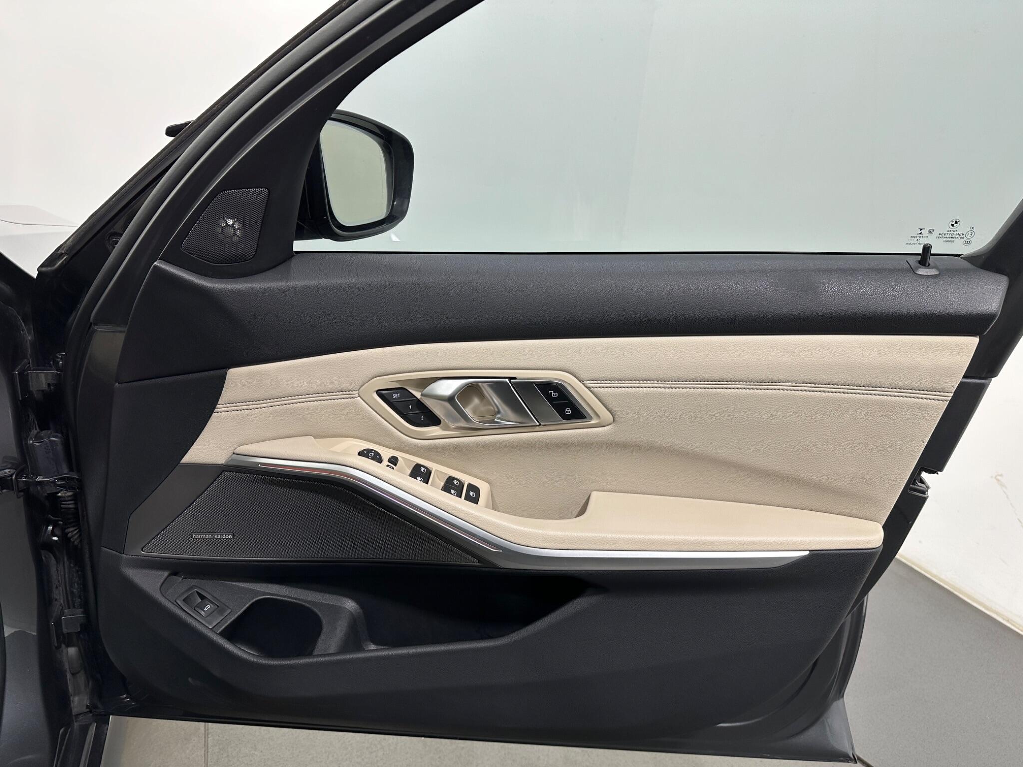 BMW 3 Series view 36