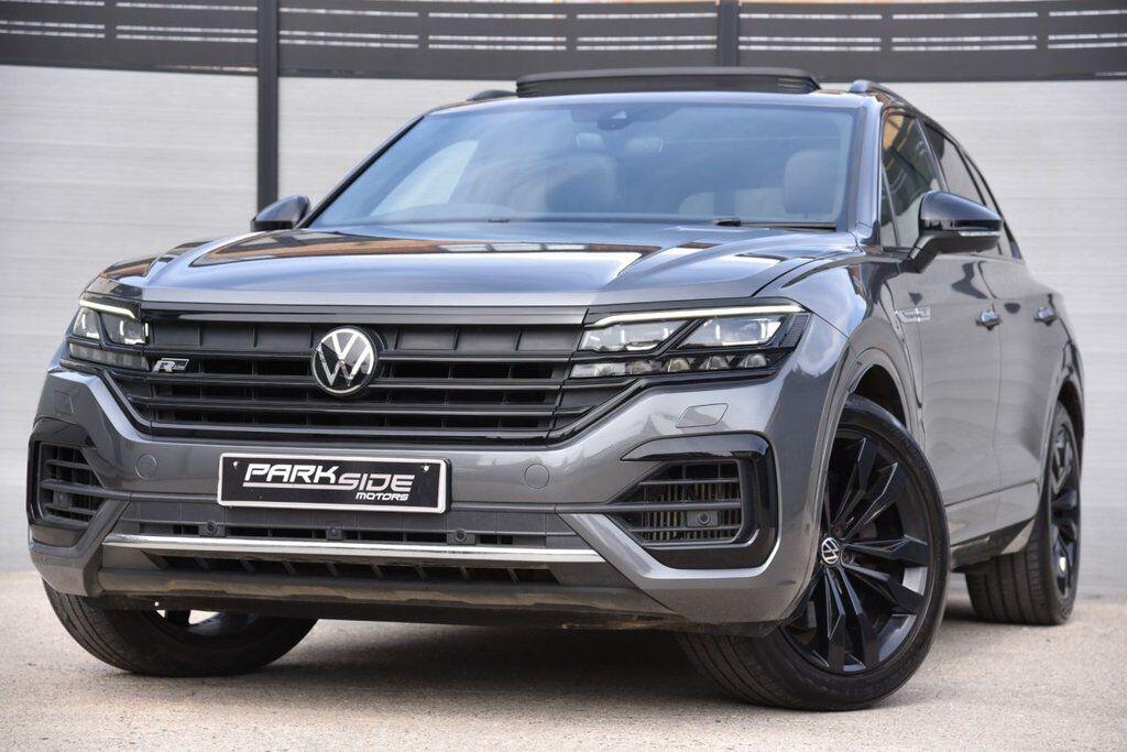 Volkswagen Touareg view 5