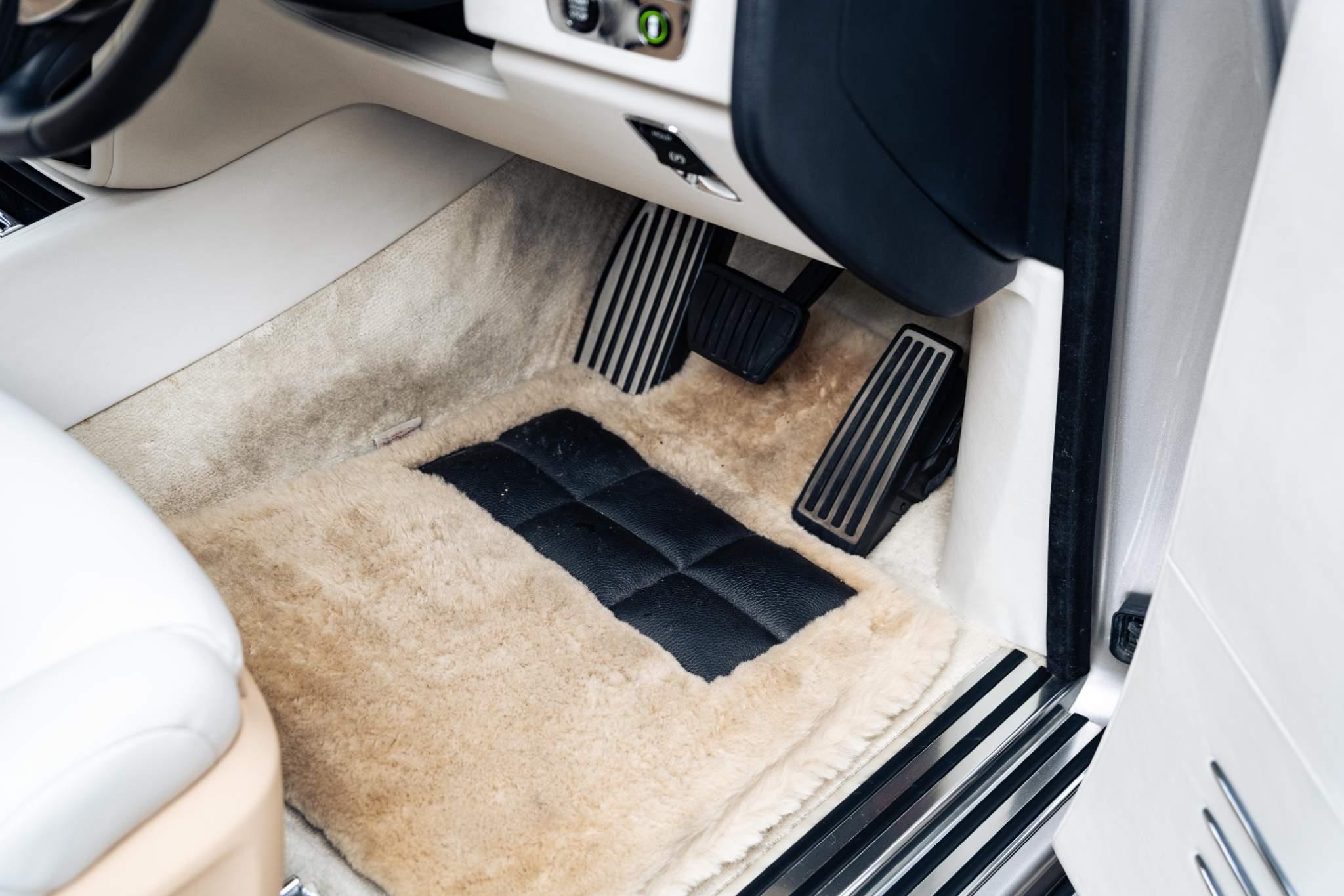 Rolls-Royce Phantom view 56