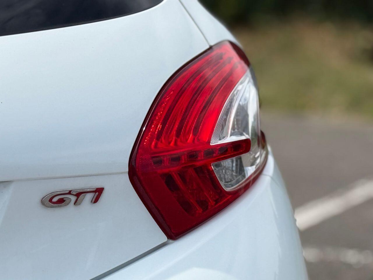 Peugeot 208 view 43