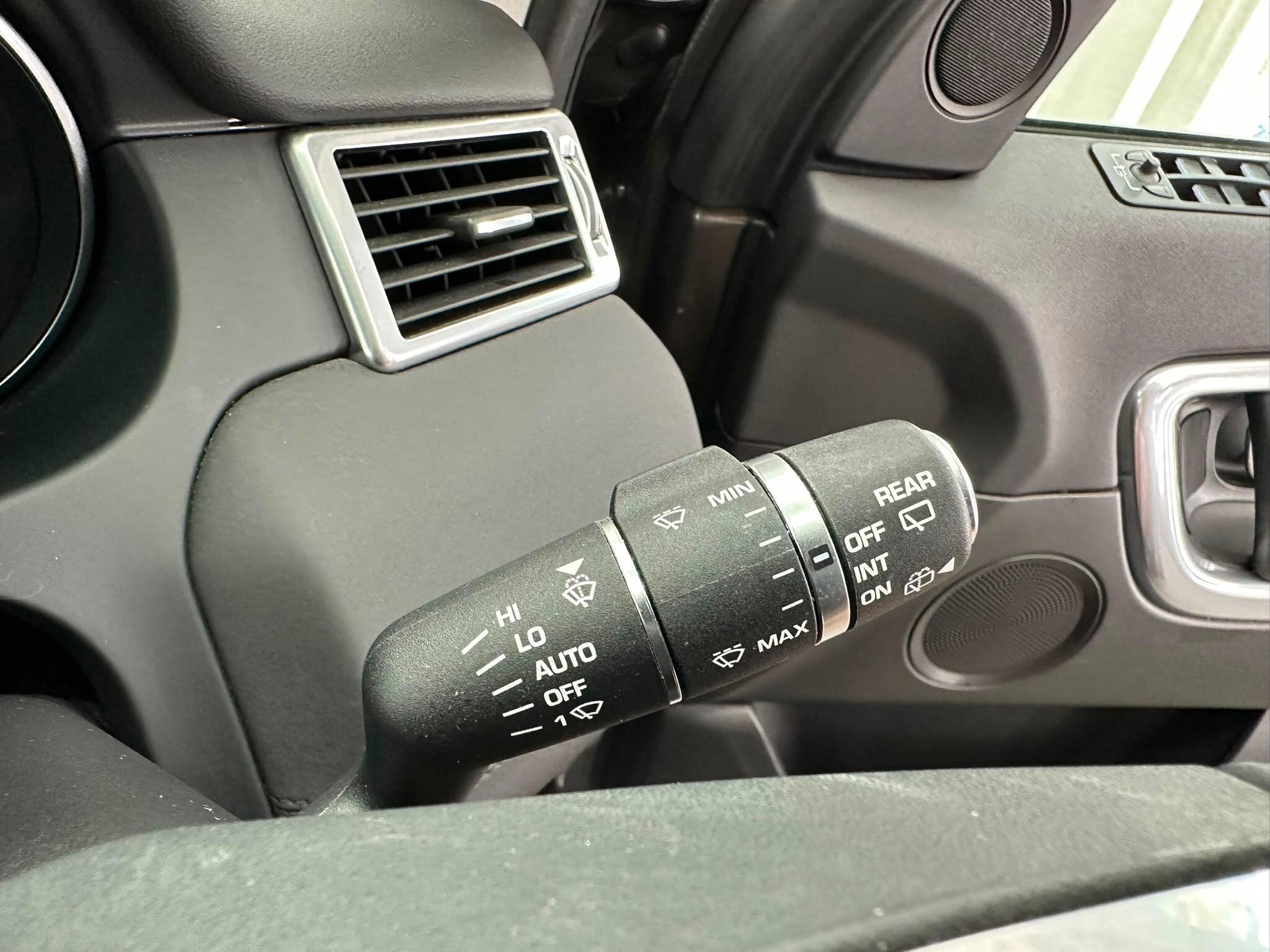 Land Rover Discovery Sport view 44