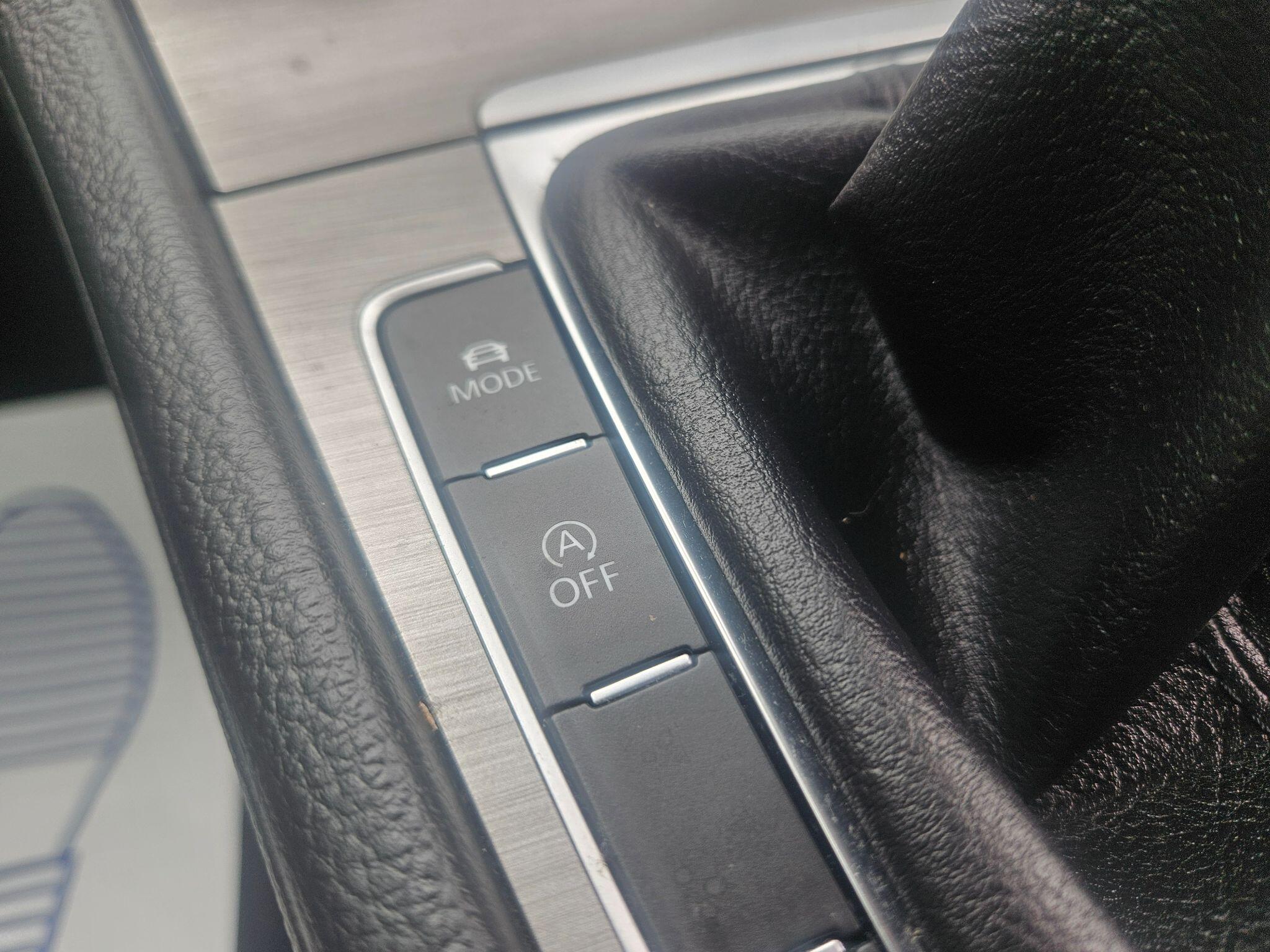 2015 Volkswagen Golf image 30