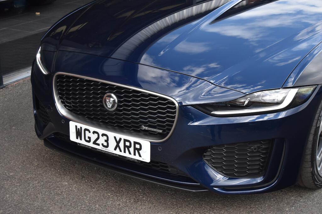 Jaguar Xe view 21